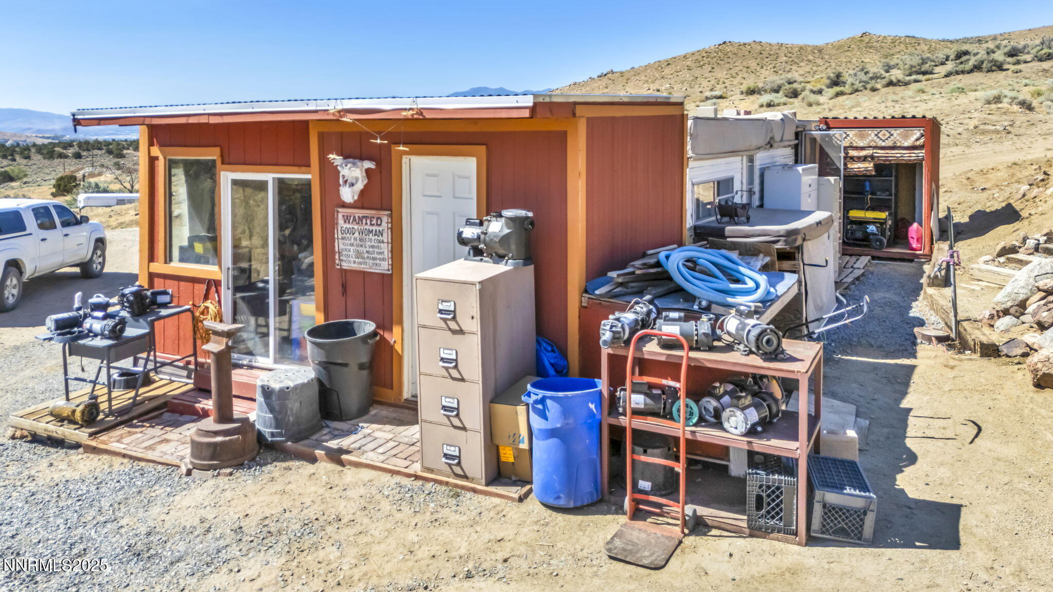 23-web-or-mls-8560-chimney-rd