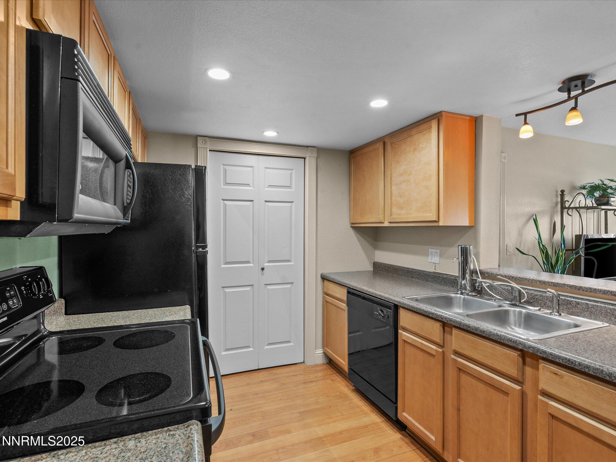 17-555 E Patriot Blvd 151-113