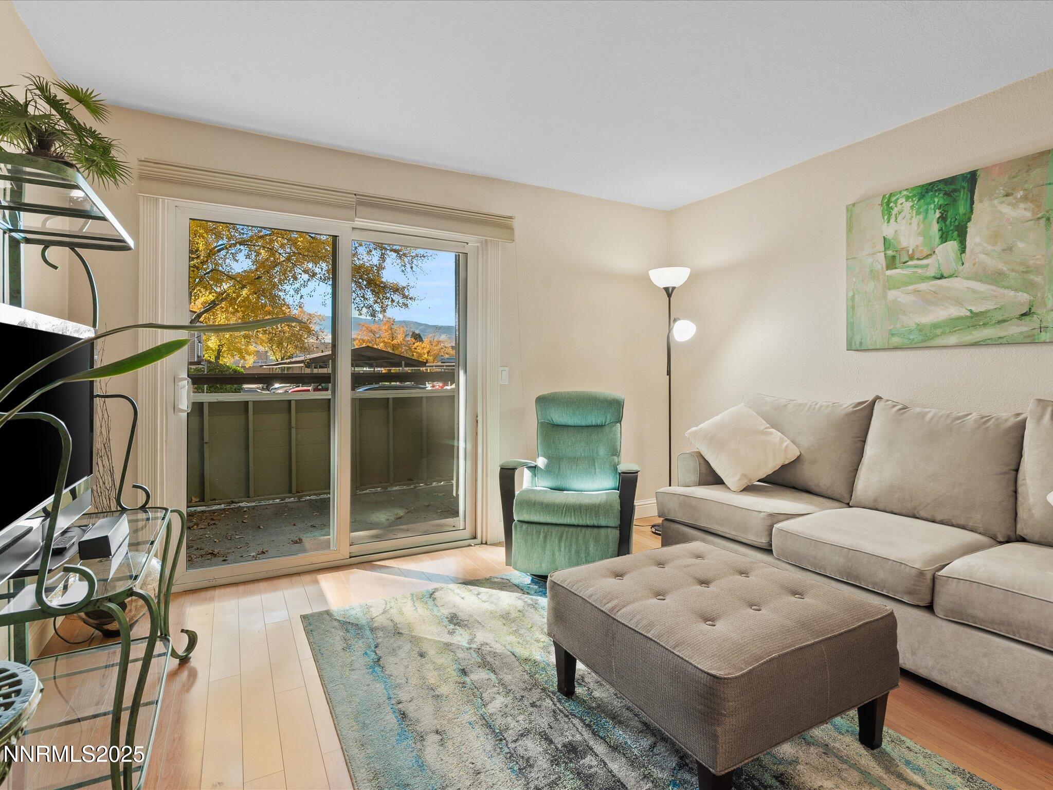 09-555 E Patriot Blvd 151-105