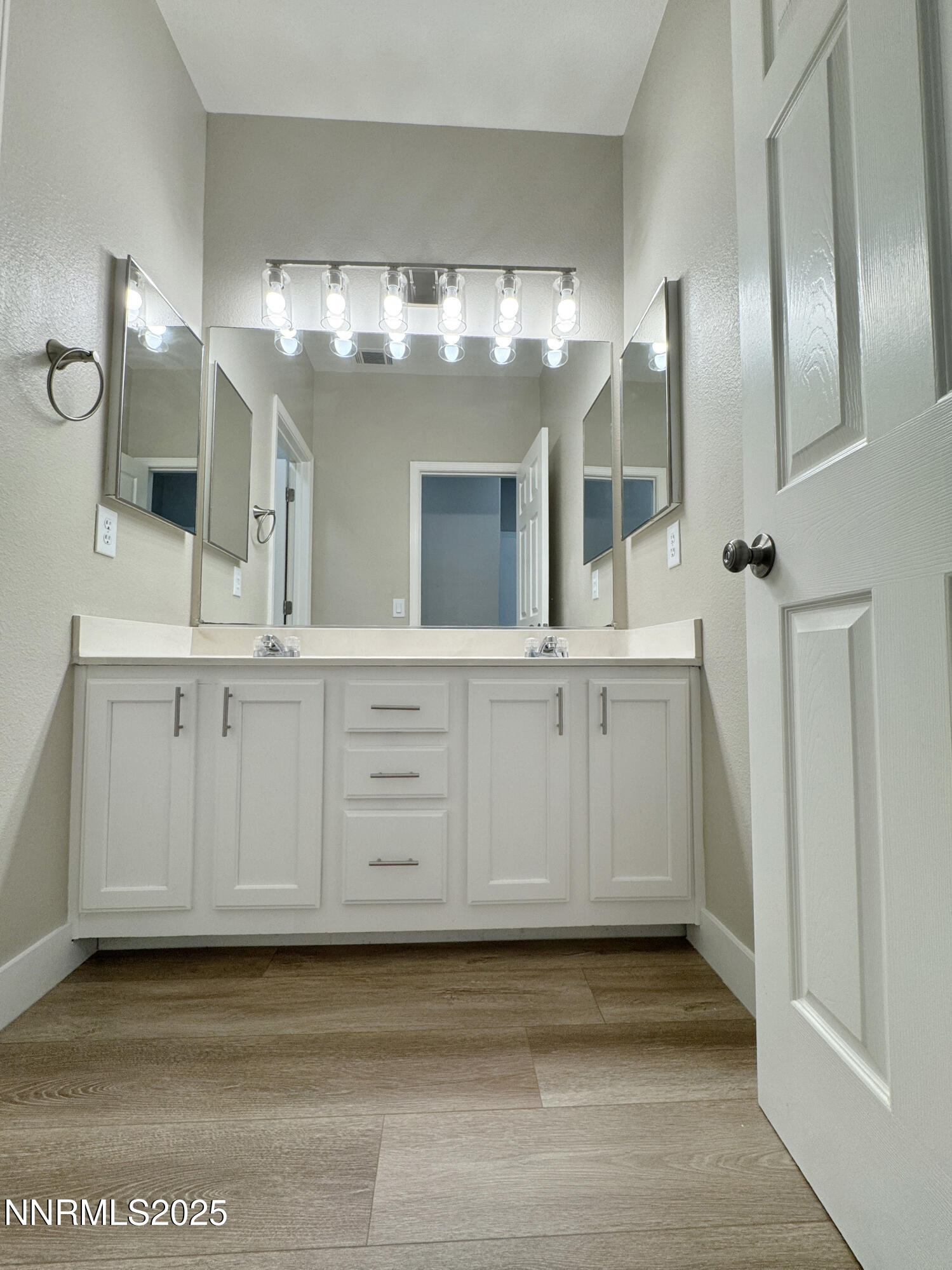 Downstairs Full Bath (1)