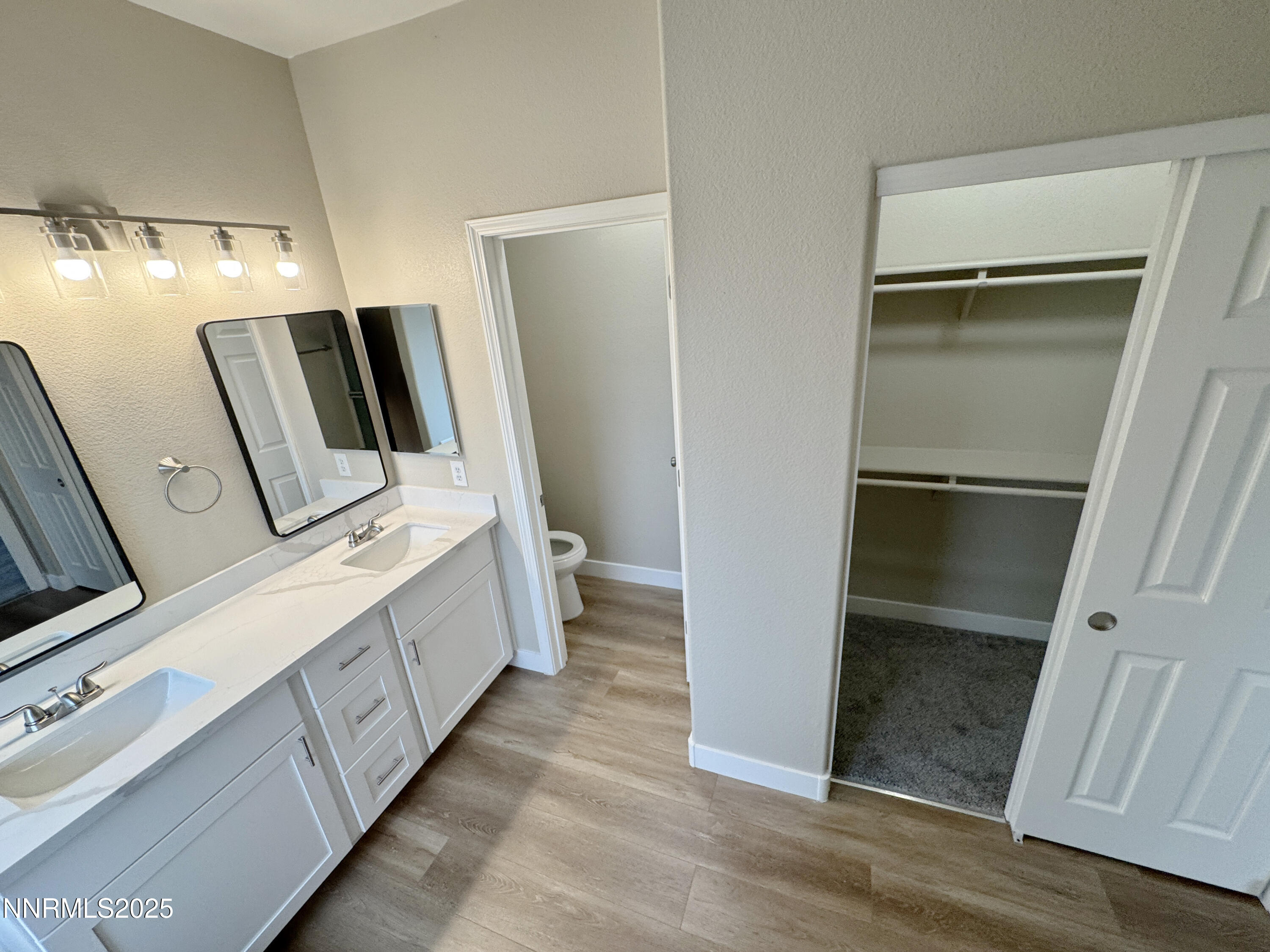 Primary Bathroom (3)