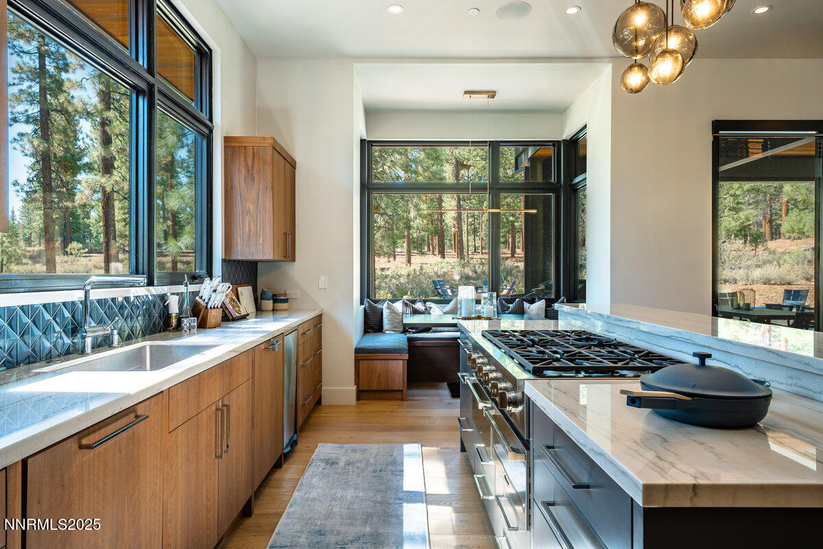 Kitchen & Breakfast Nook