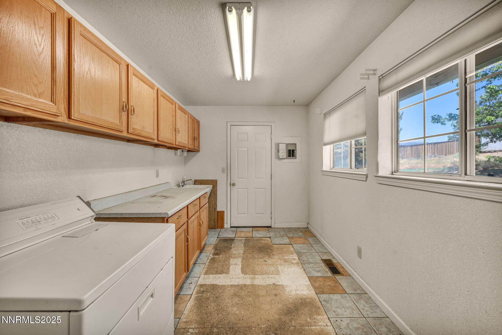 Washoe Valley, Nevada 89704, United States, 3 Bedrooms Bedrooms, ,2 BathroomsBathrooms,Residential,Pending,140096