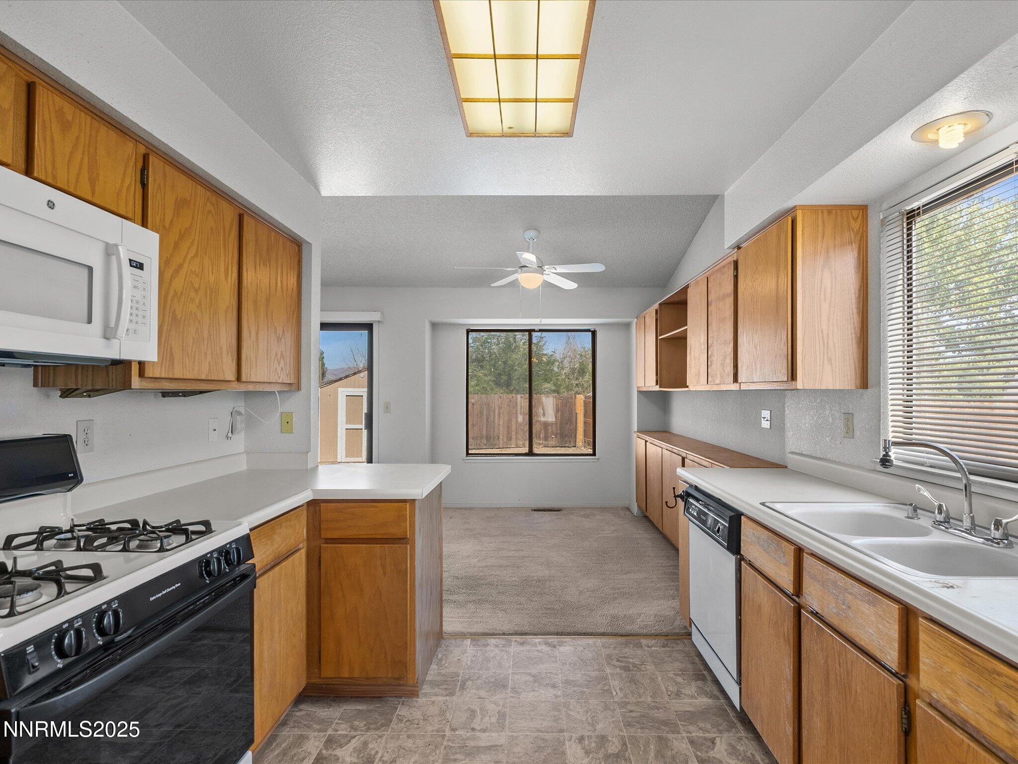 12-1409 Jennys Ln-111