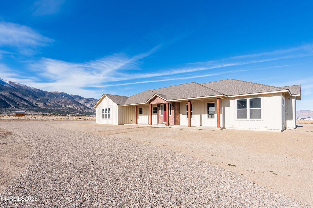 Photo of 25 Jessica Drive, Smith Valley, NV 89444 (MLS # 250055288)