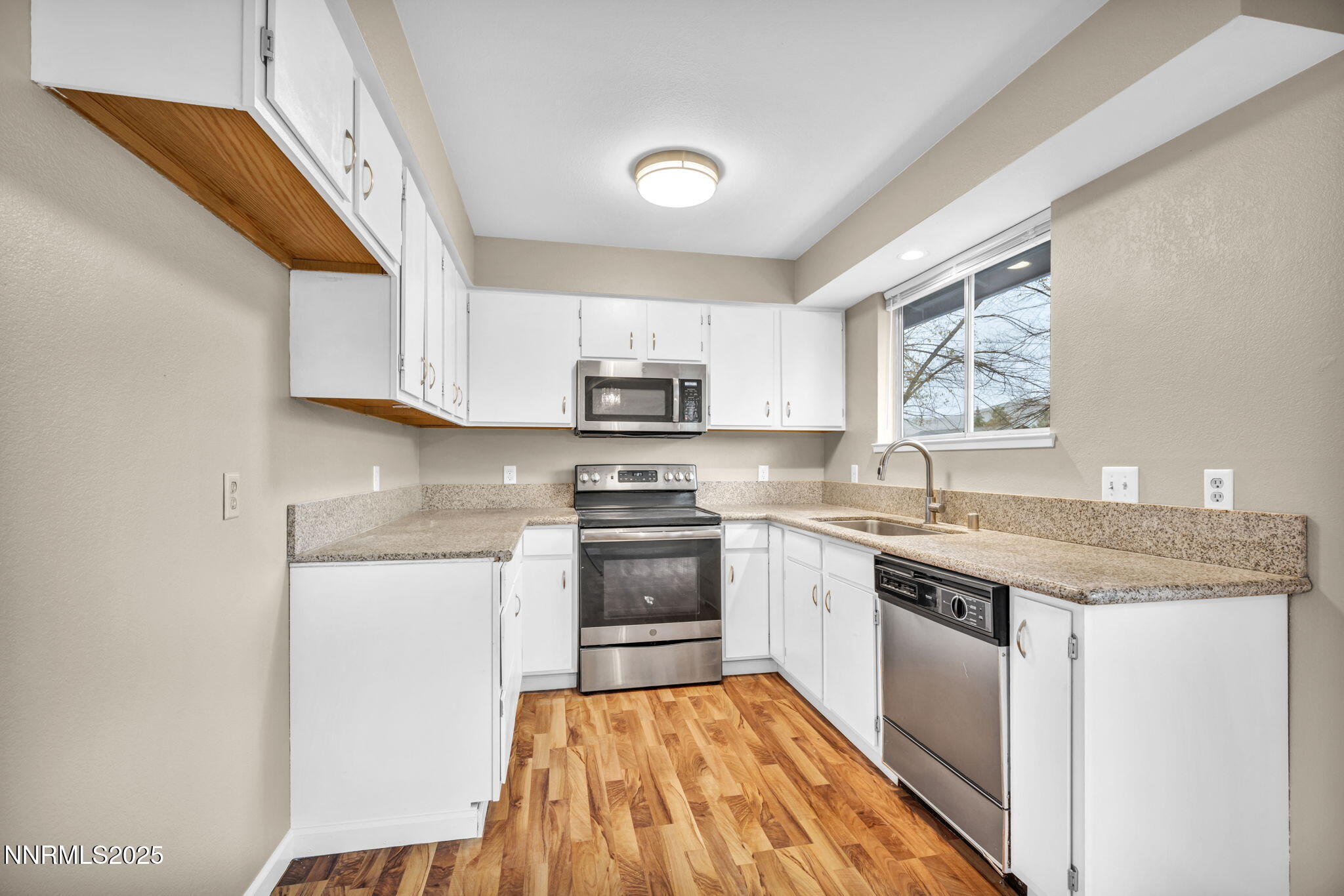 51-web-or-mls-3840-shearwater-dr