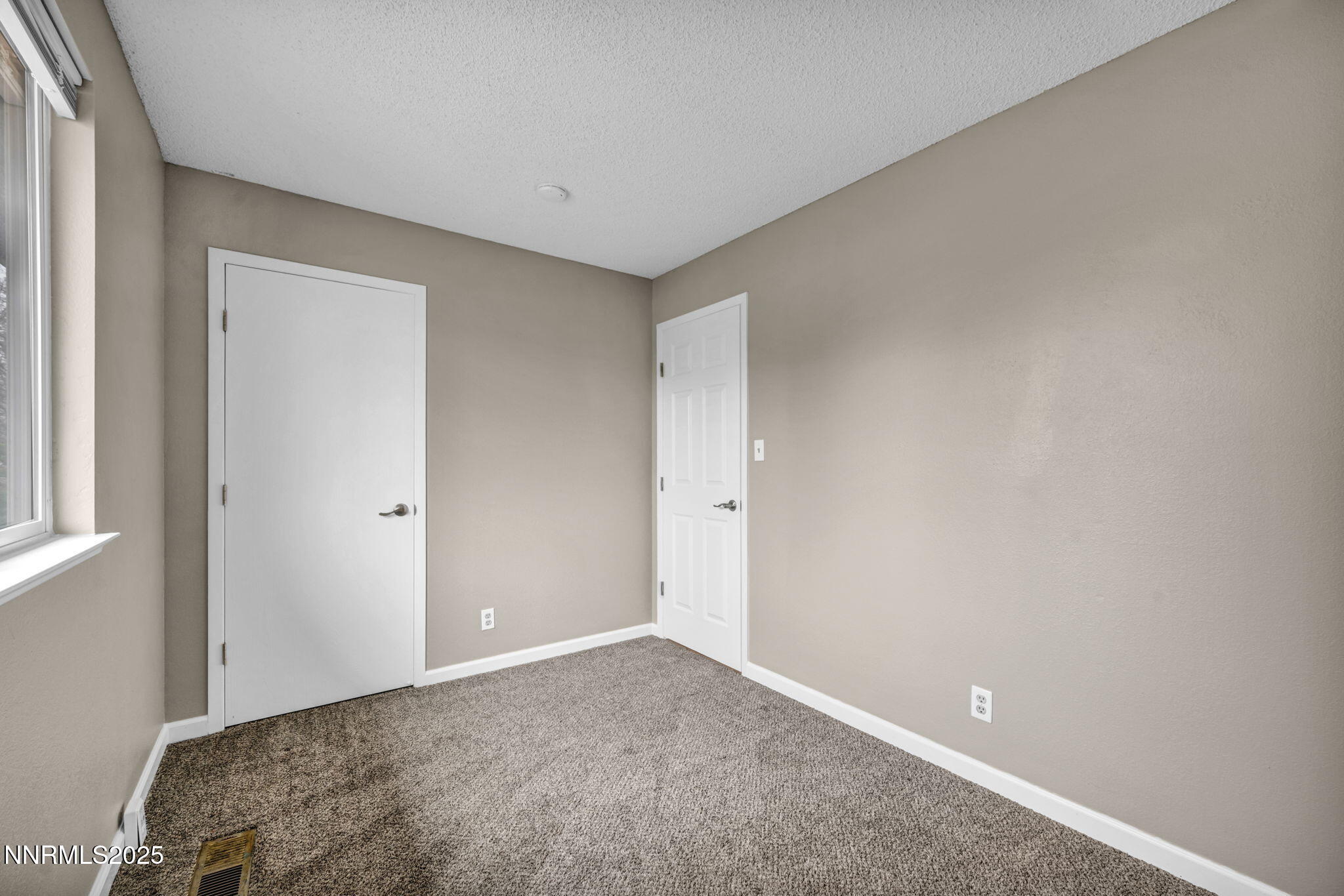 63-web-or-mls-3840-shearwater-dr