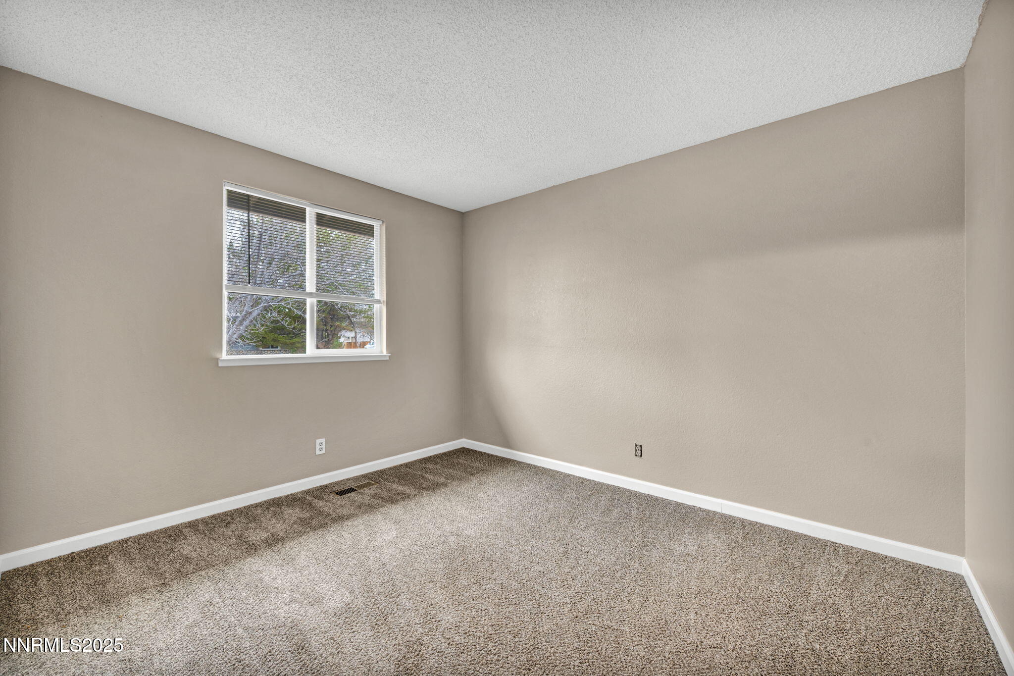 60-web-or-mls-3840-shearwater-dr