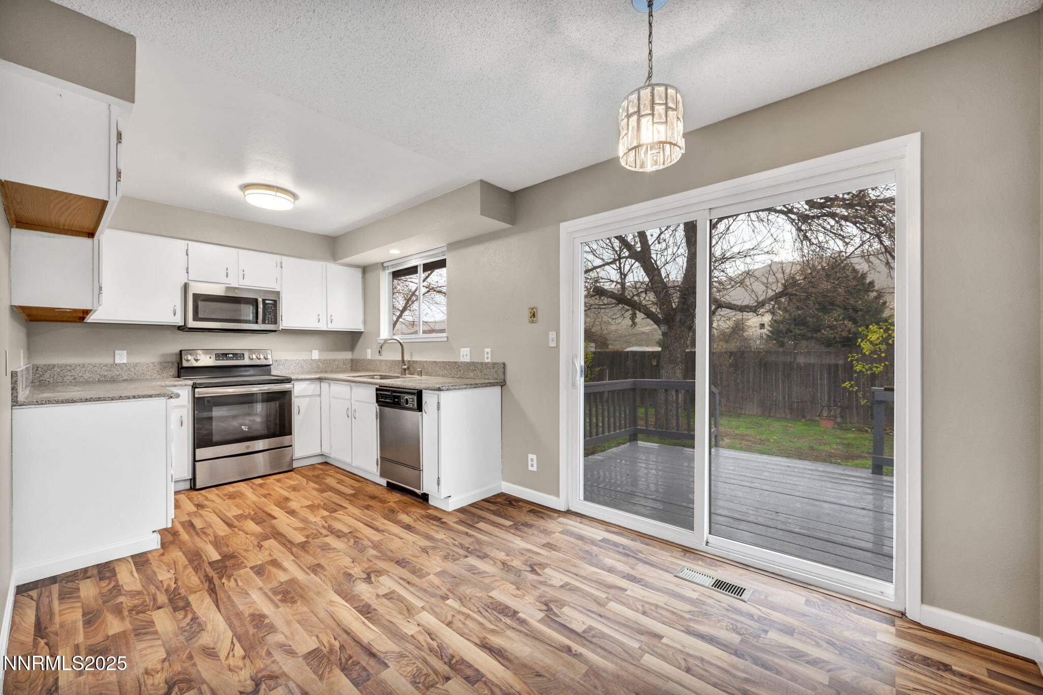 47-web-or-mls-3840-shearwater-dr