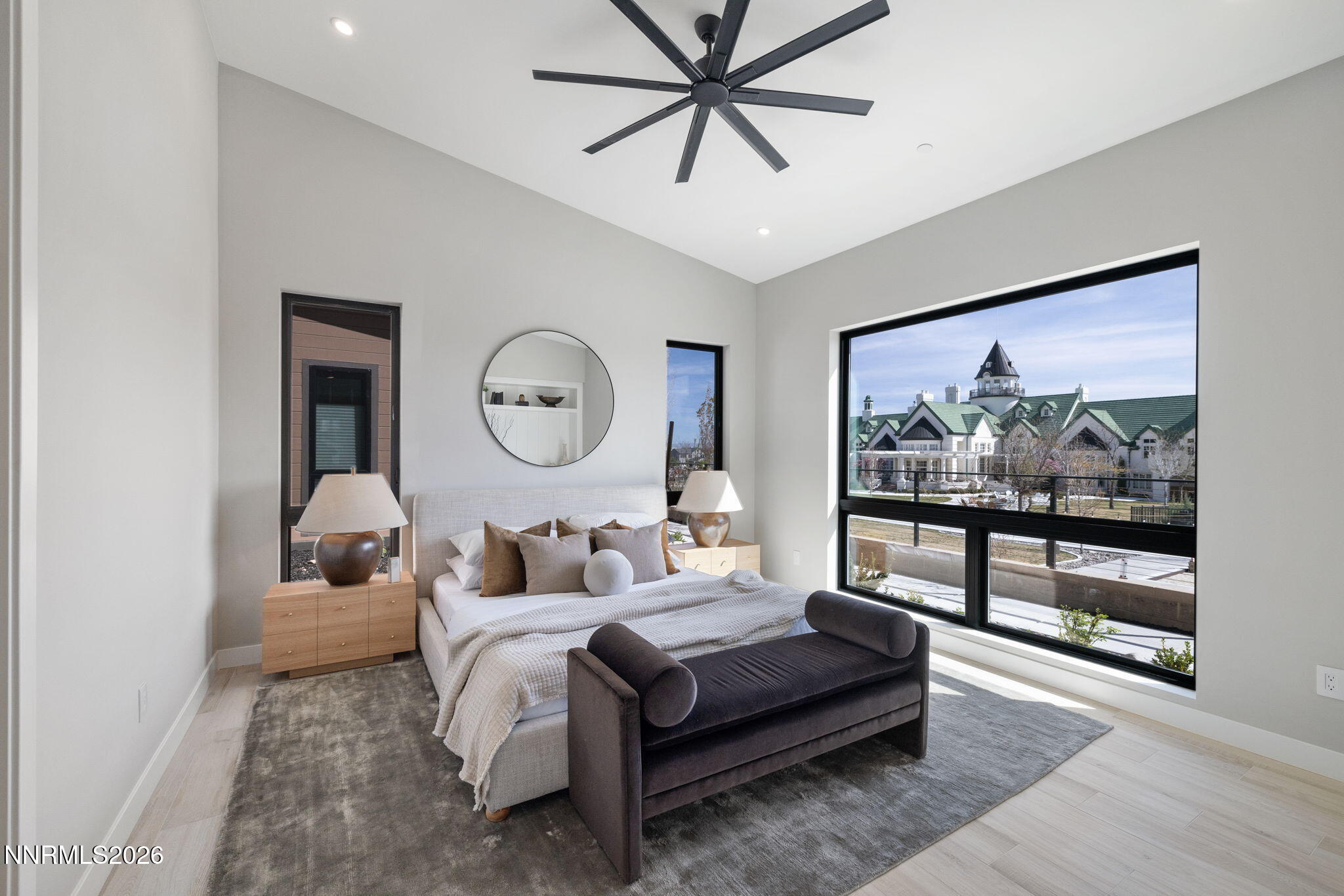 23-web-or-mls-84 Caballada St -24