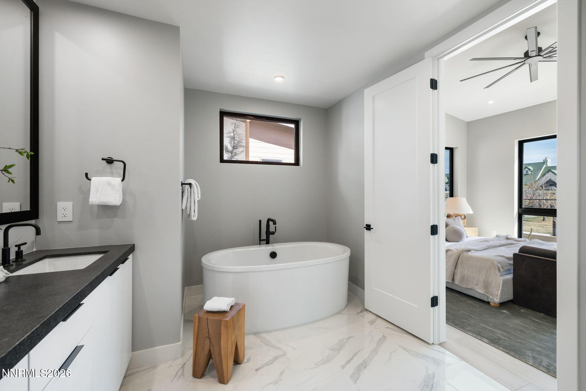 26-web-or-mls-84 Caballada St -28