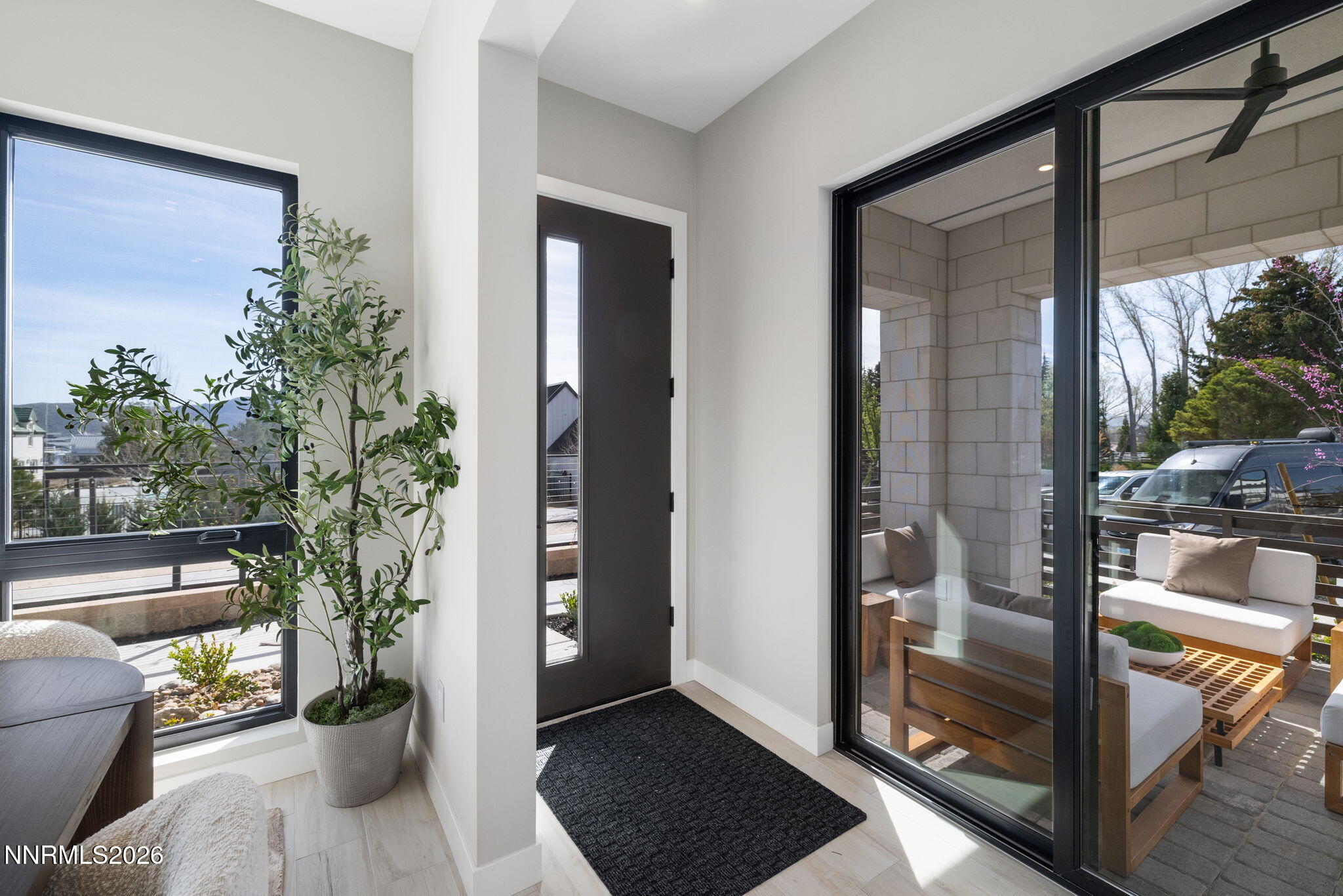 9-web-or-mls-84 Caballada St -11