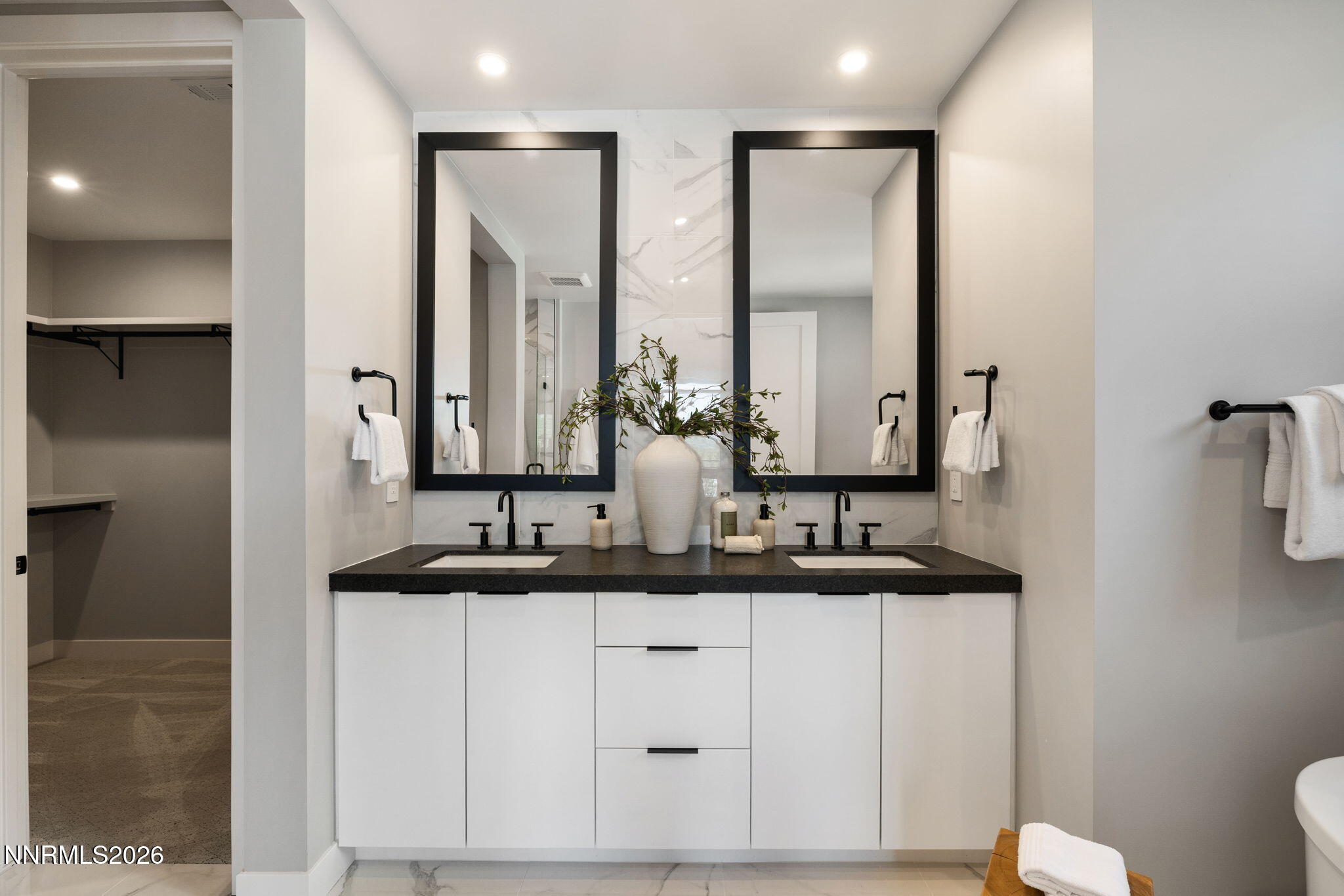 57-web-or-mls-84 Caballada St -58