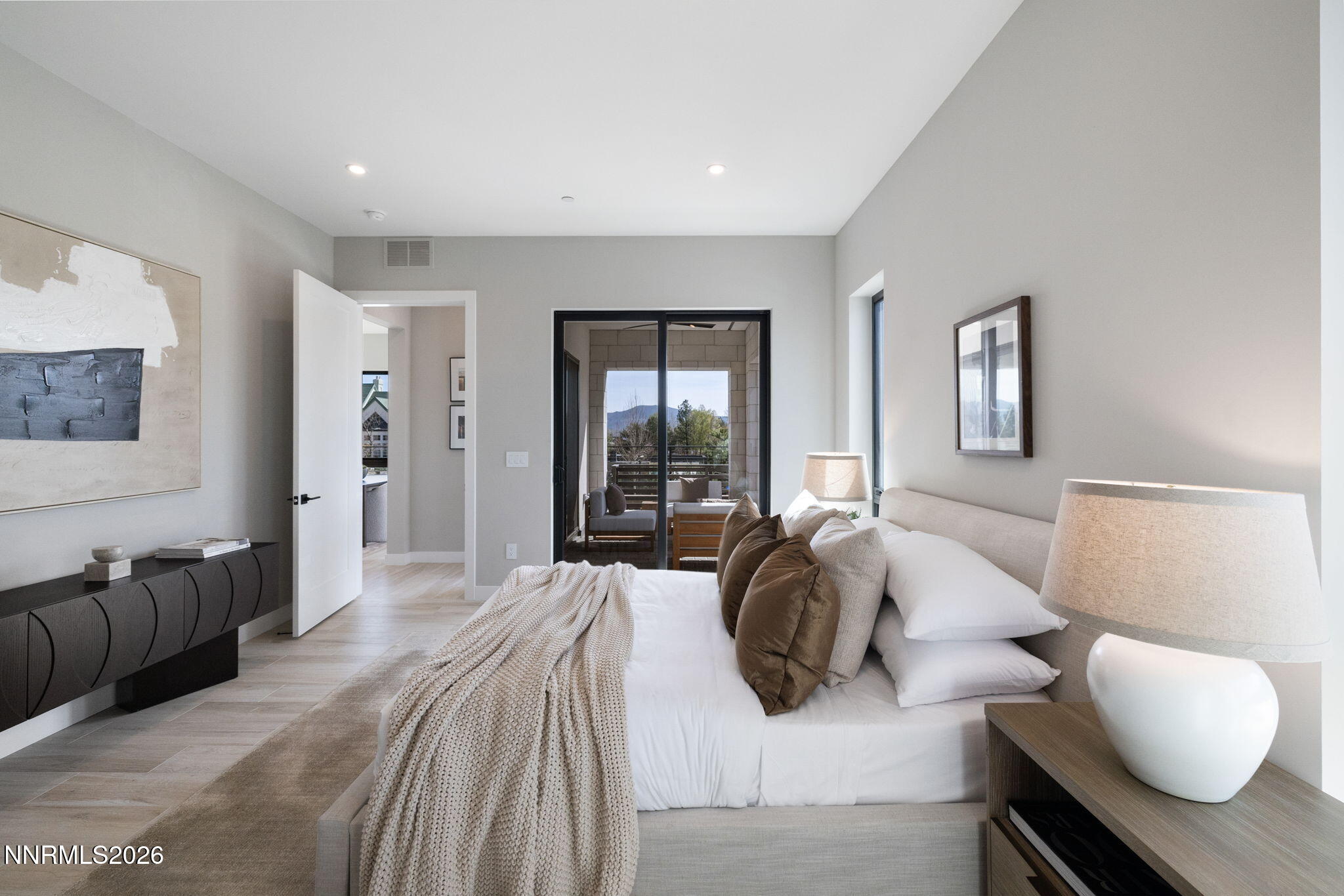 12-web-or-mls-84 Caballada St -13