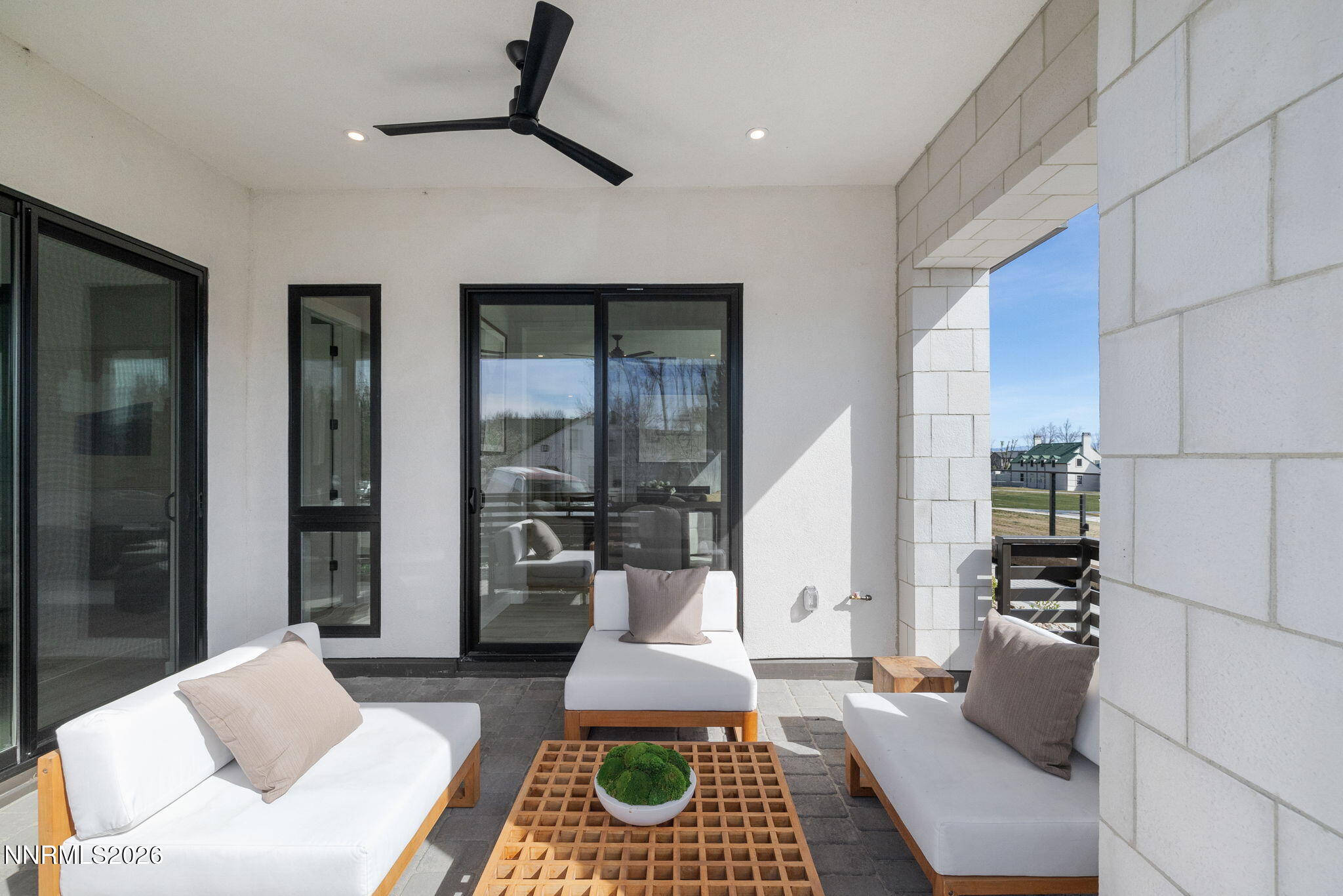 3-web-or-mls-84 Caballada St -5