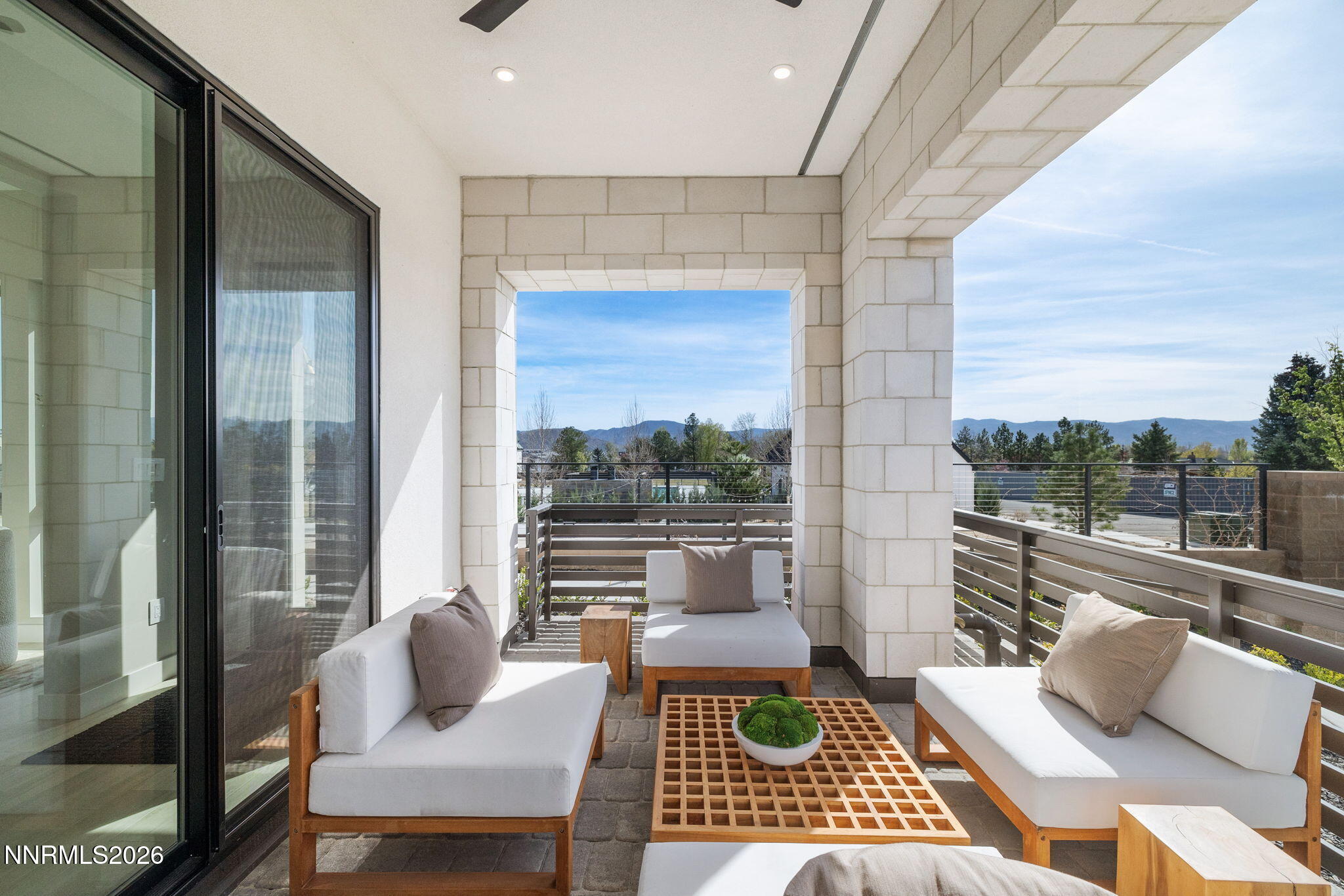 7-web-or-mls-84 Caballada St -9