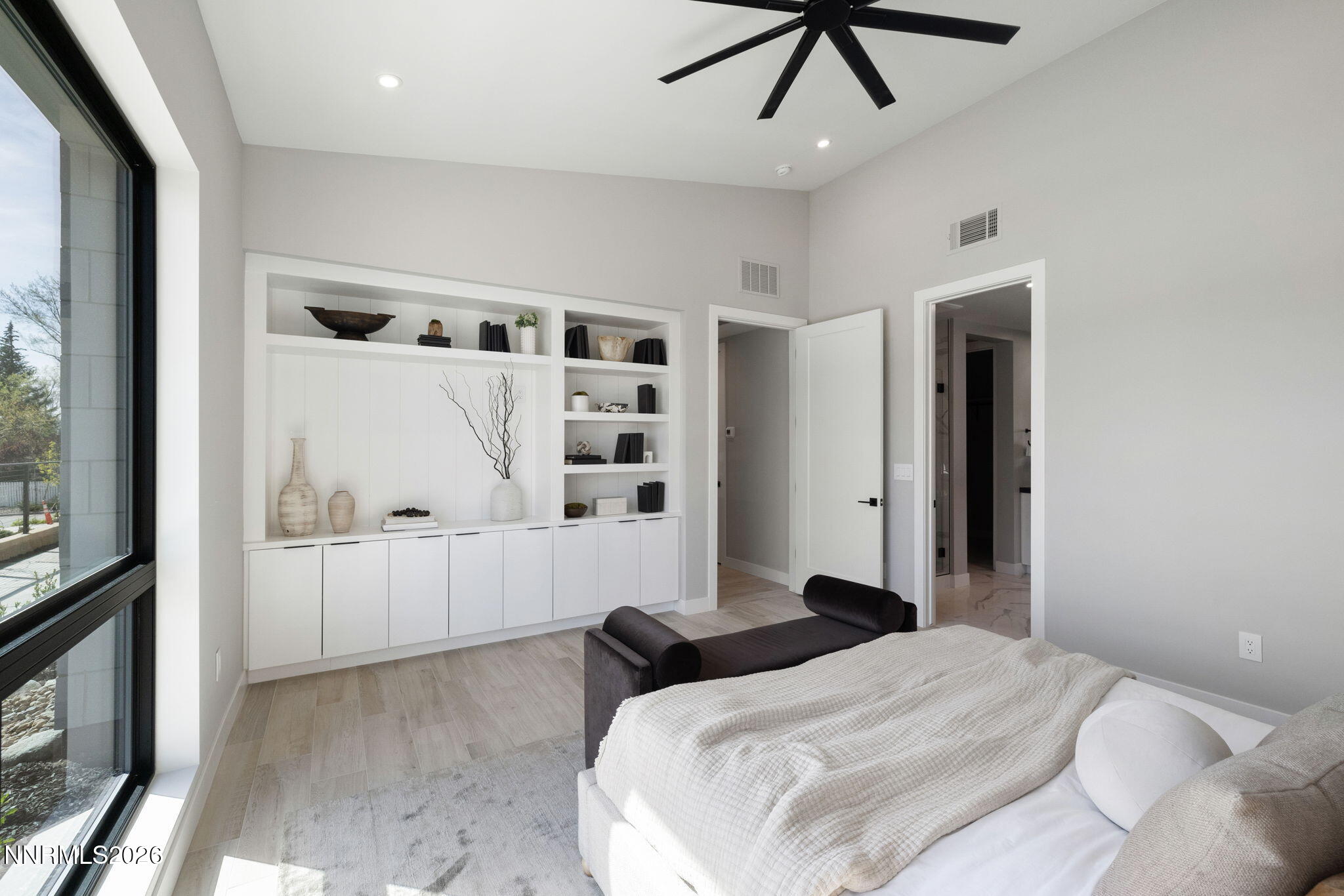 24-web-or-mls-84 Caballada St -25