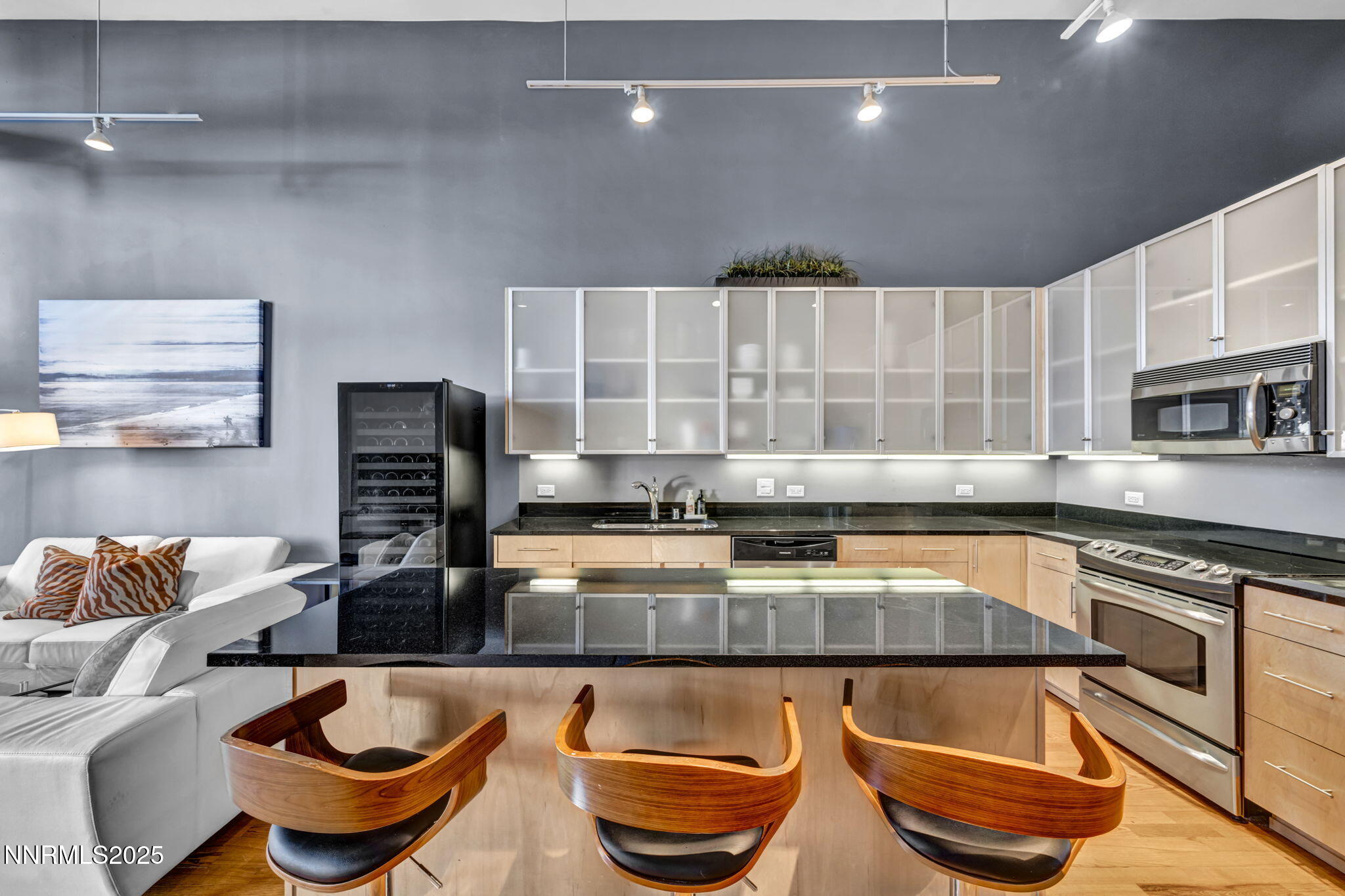 11-web-or-mls-255-n-sierra-st-unit-307