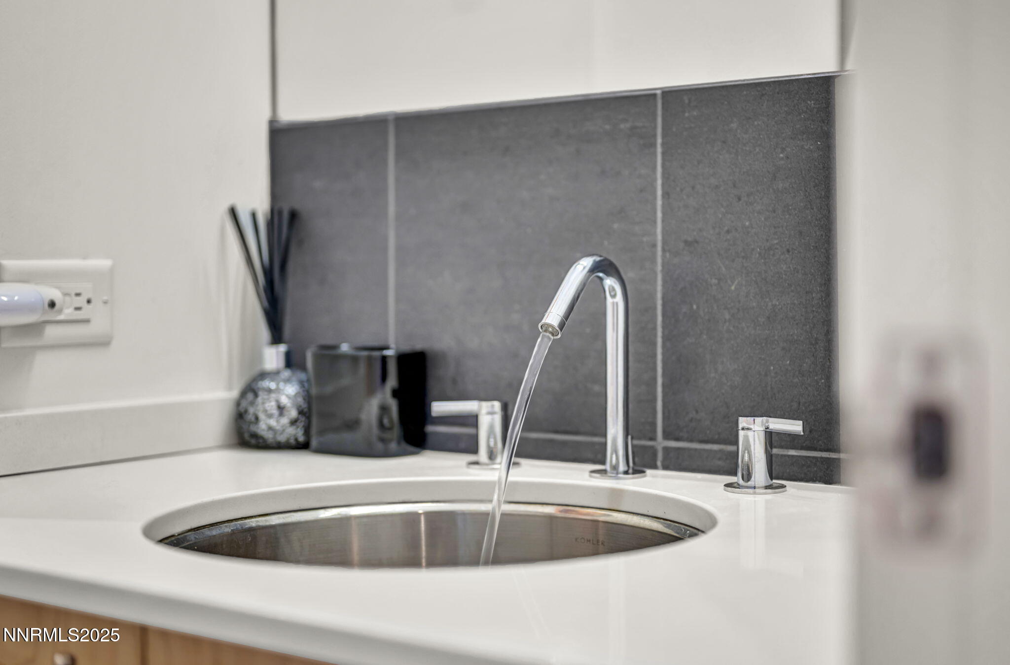 33-web-or-mls-255-n-sierra-st-unit-307