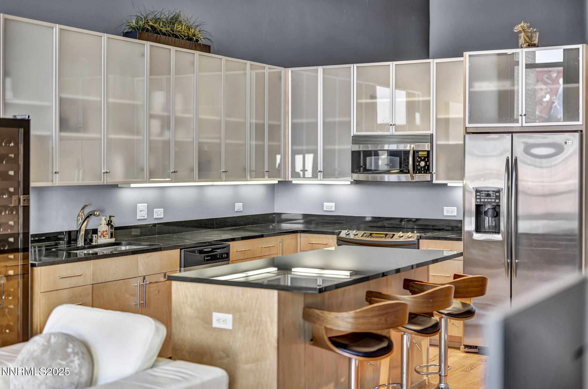 16-web-or-mls-255-n-sierra-st-unit-307