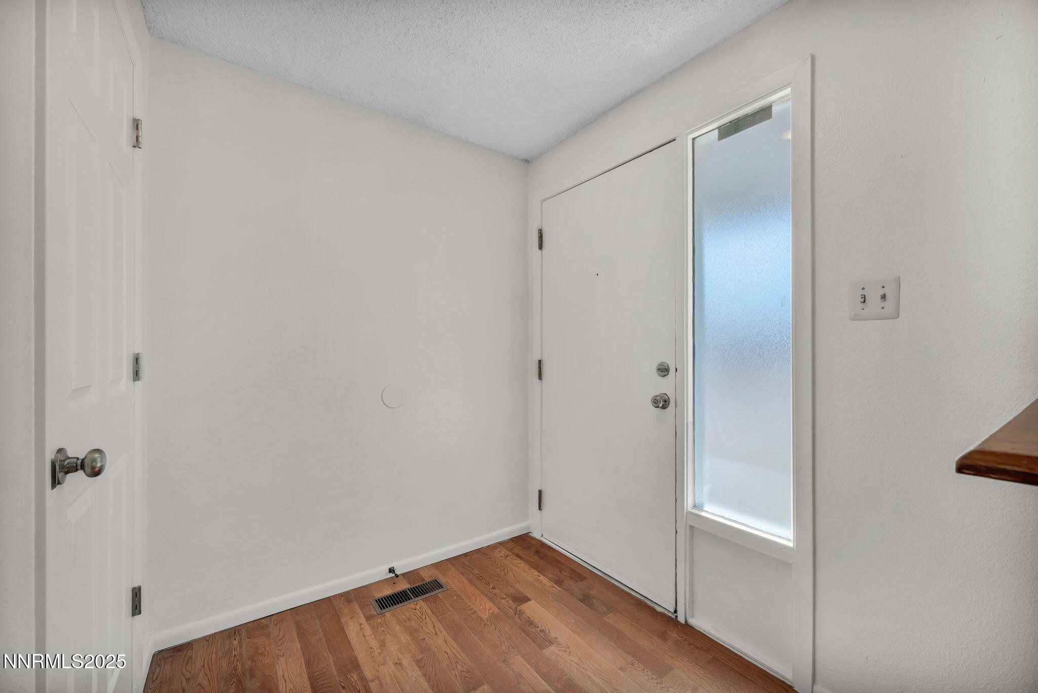 27-web-or-mls-7274-windmill-dr