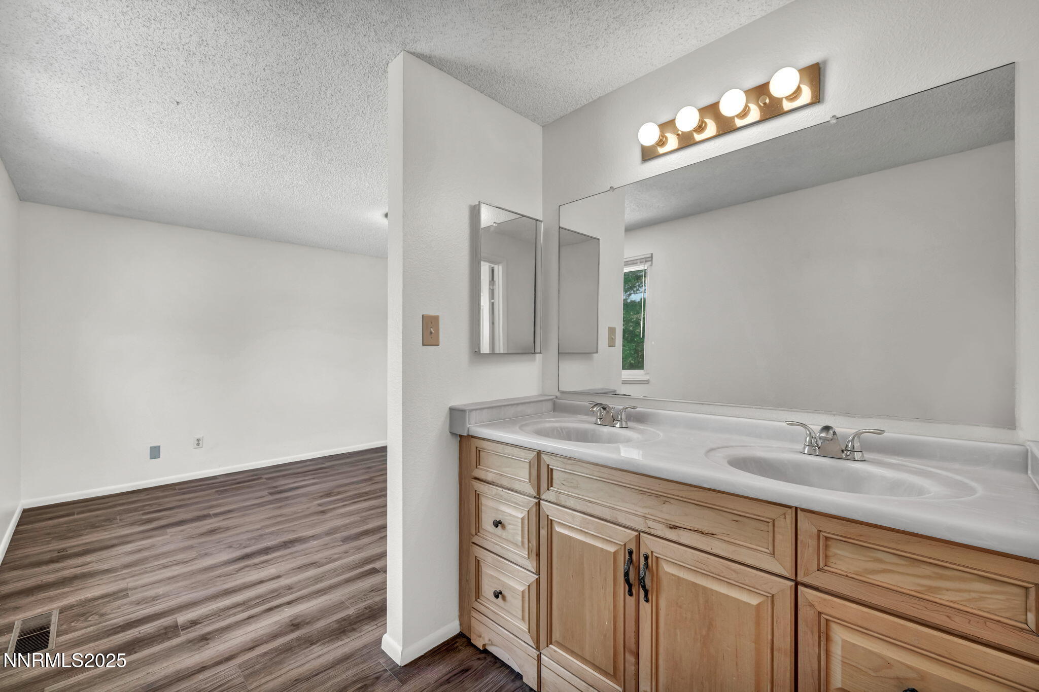 37-web-or-mls-7274-windmill-dr