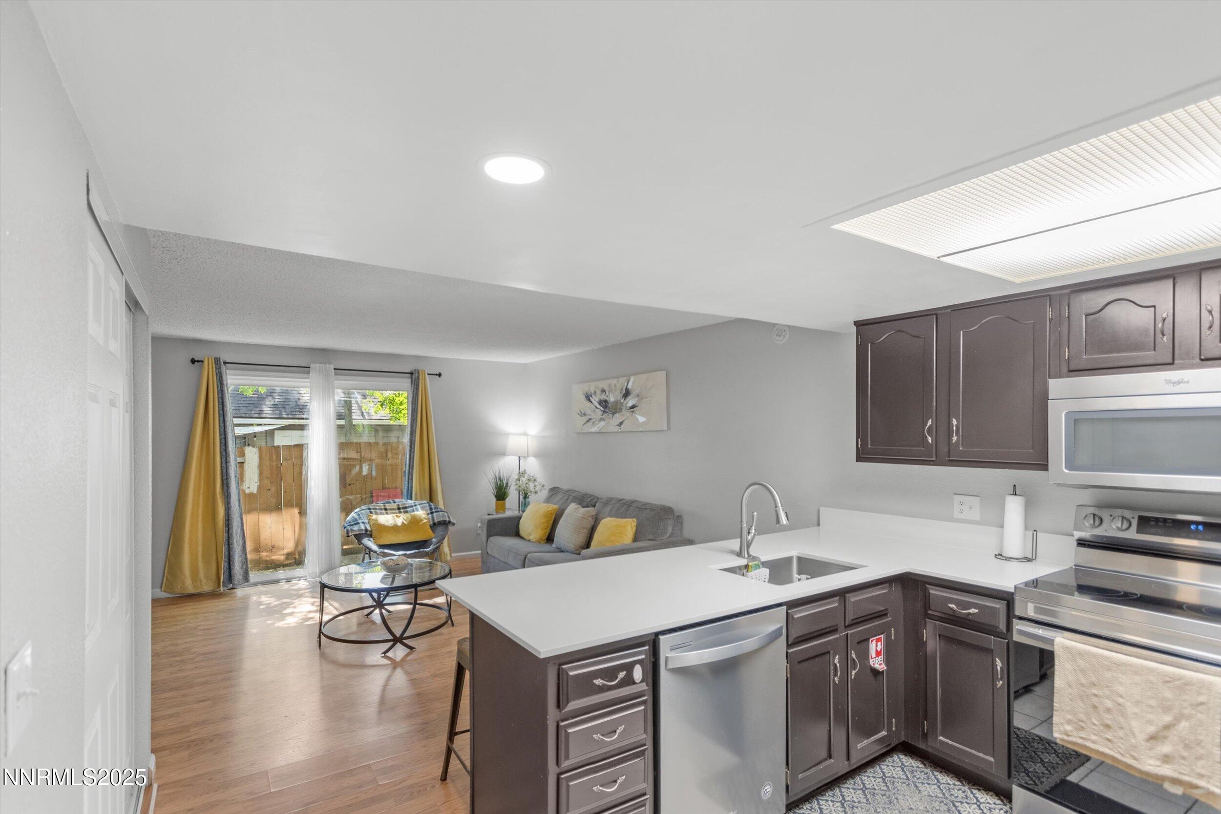 15-Dining to kitchen