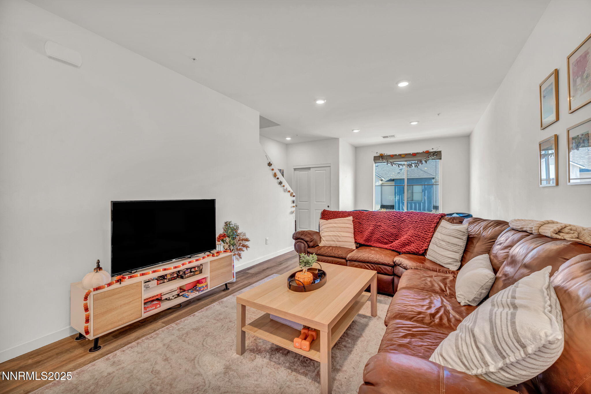 50-web-or-mls-585-logan-jacob-ln