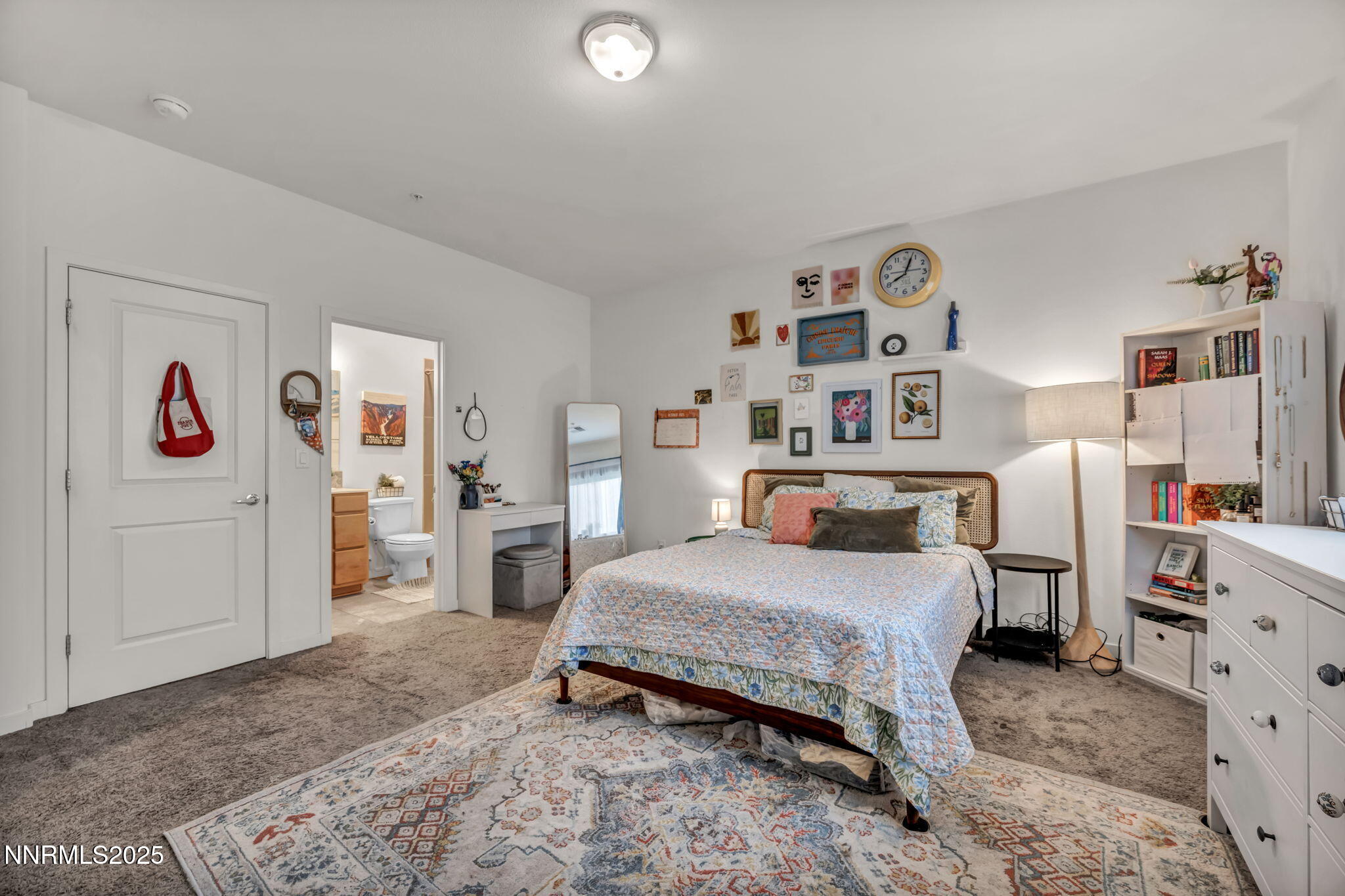 25-web-or-mls-585-logan-jacob-ln