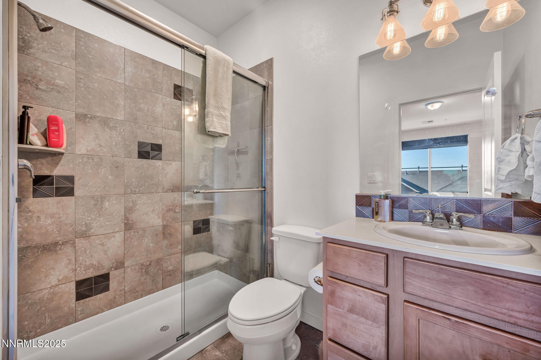 30-web-or-mls-585-logan-jacob-ln