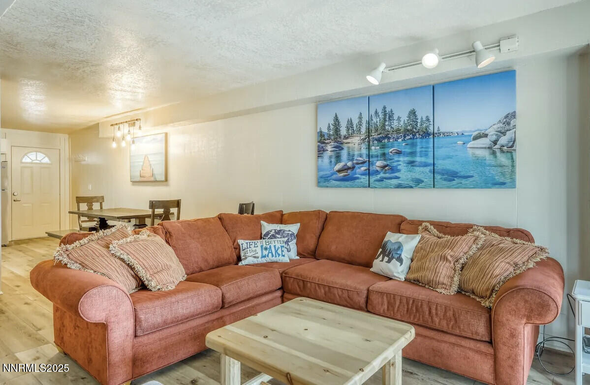 810AlderAve_56166_10