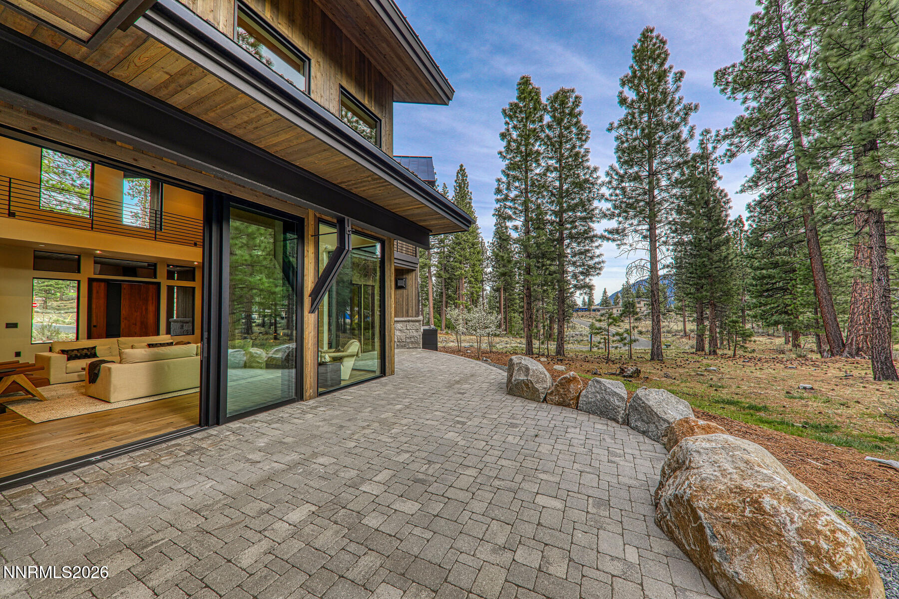 Exterior-013-024-1800x1200