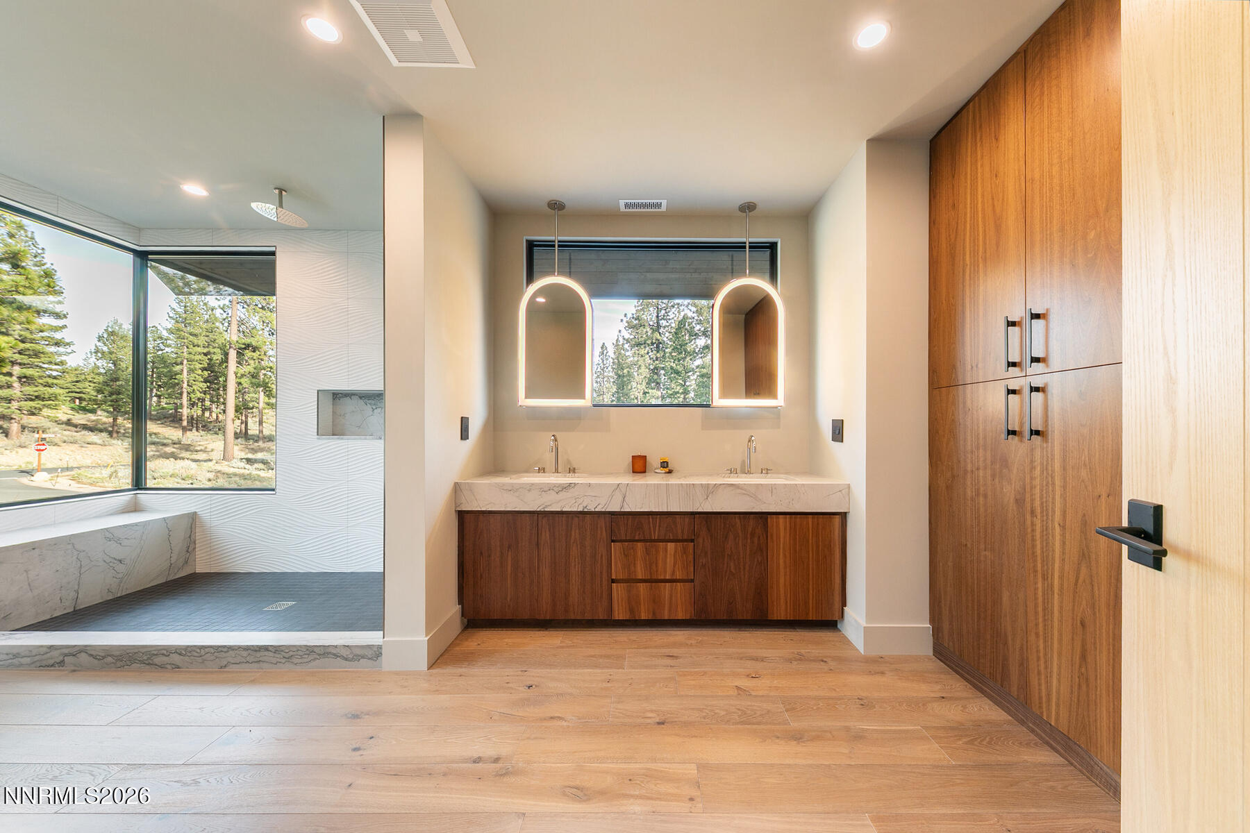 Interior-055-058-1800x1200