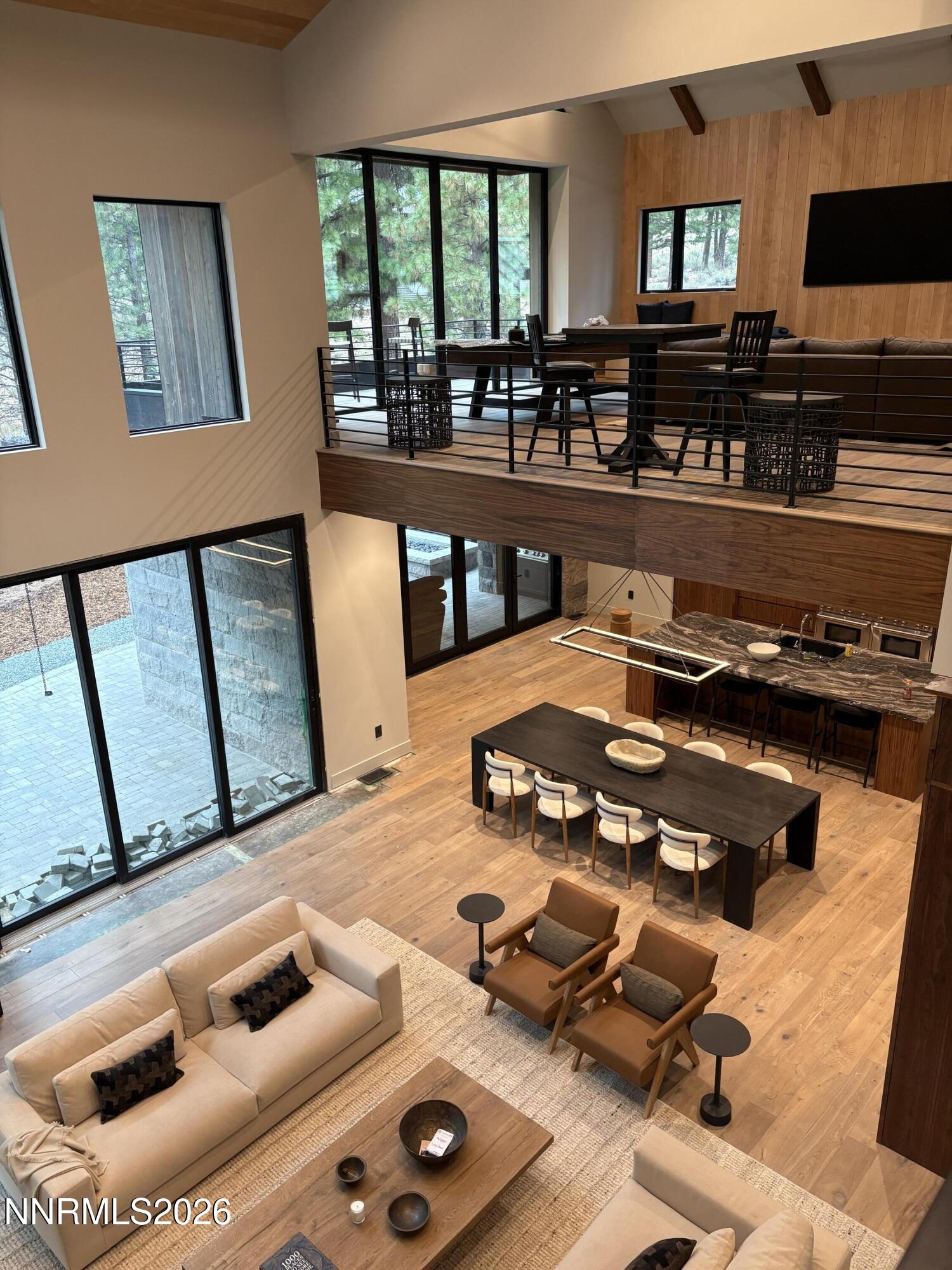 INT_Bridge_Down_LR_DR_GR