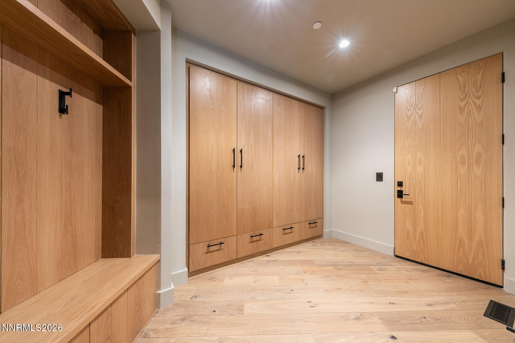 Interior-042-046-1800x1200