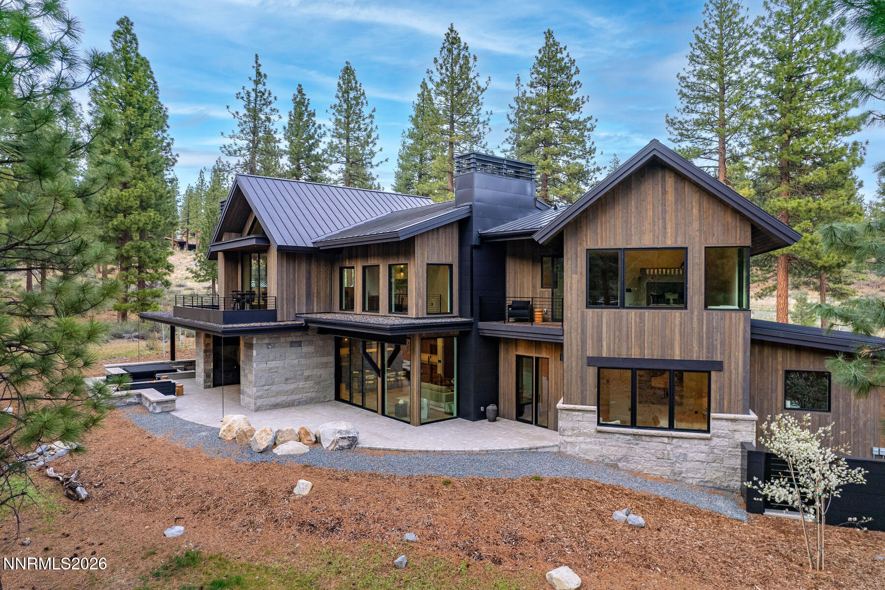 Exterior-075-009-1800x1200