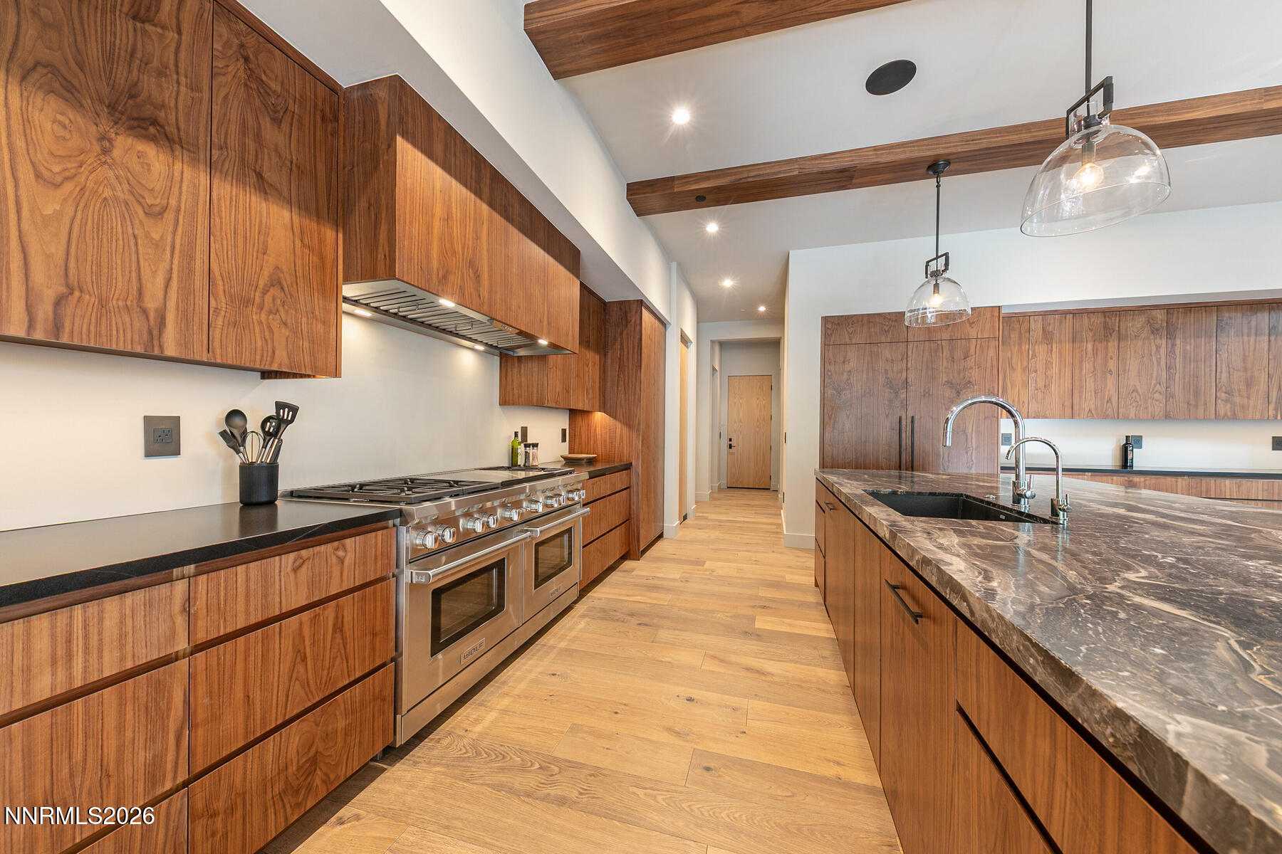 Interior-030-040-1800x1200