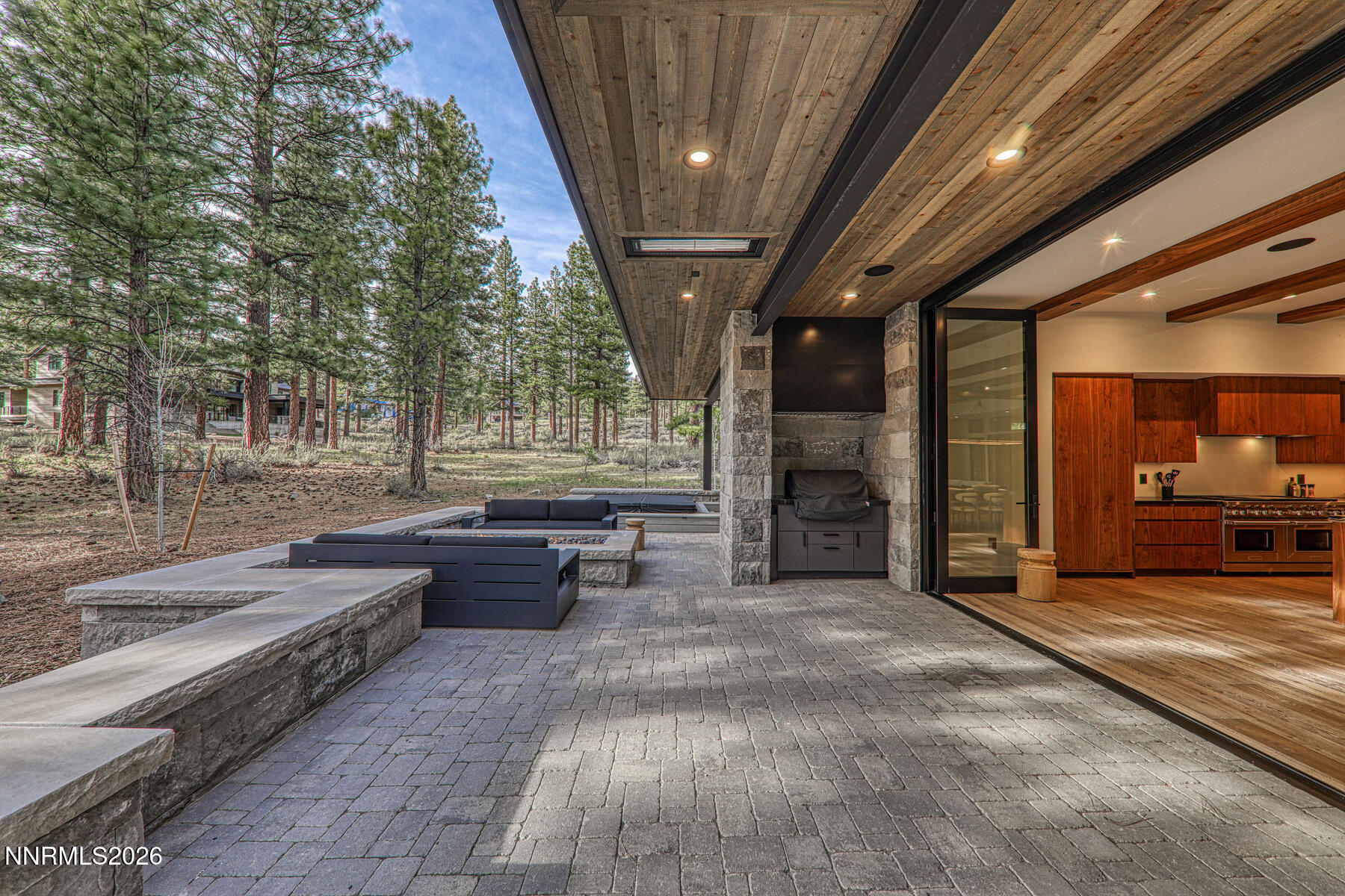 Exterior-006-004-1800x1200