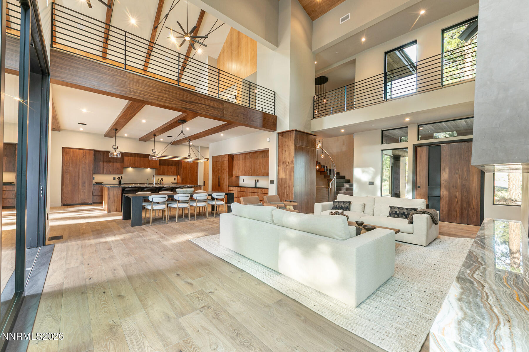 Interior-032-036-1800x1200