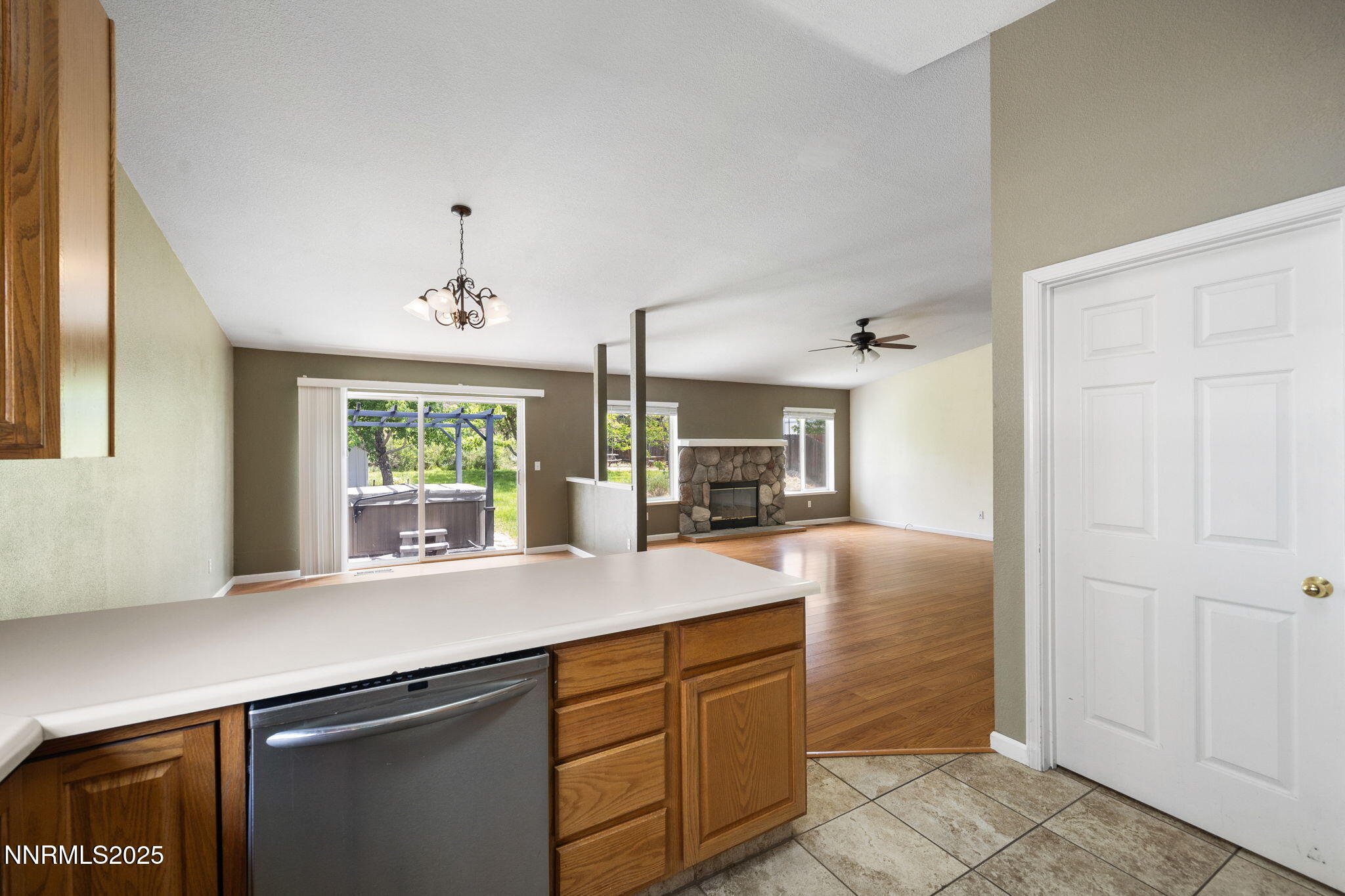 23-web-or-mls-2120 Keystone-9