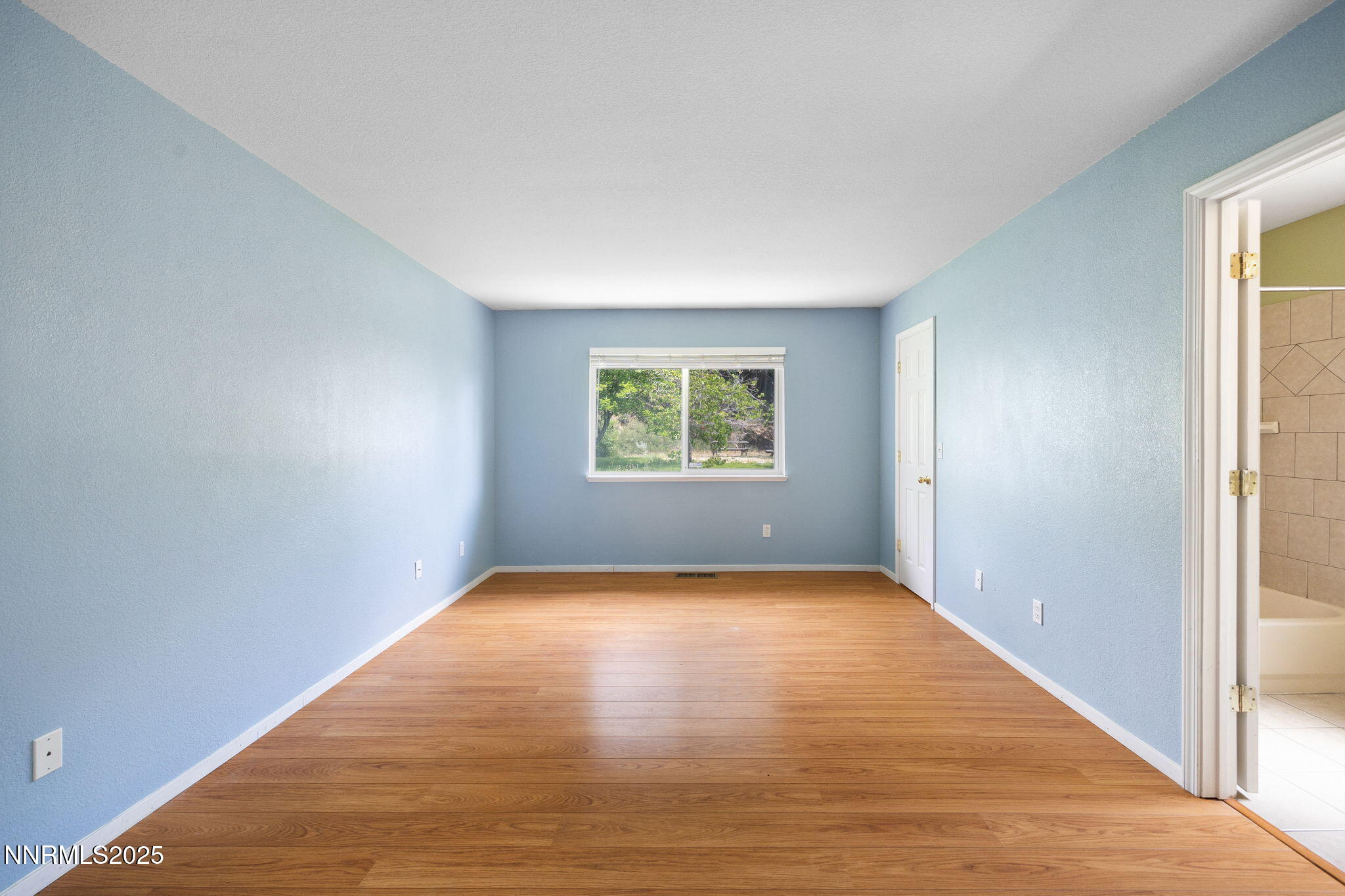 28-web-or-mls-2120 Keystone-15