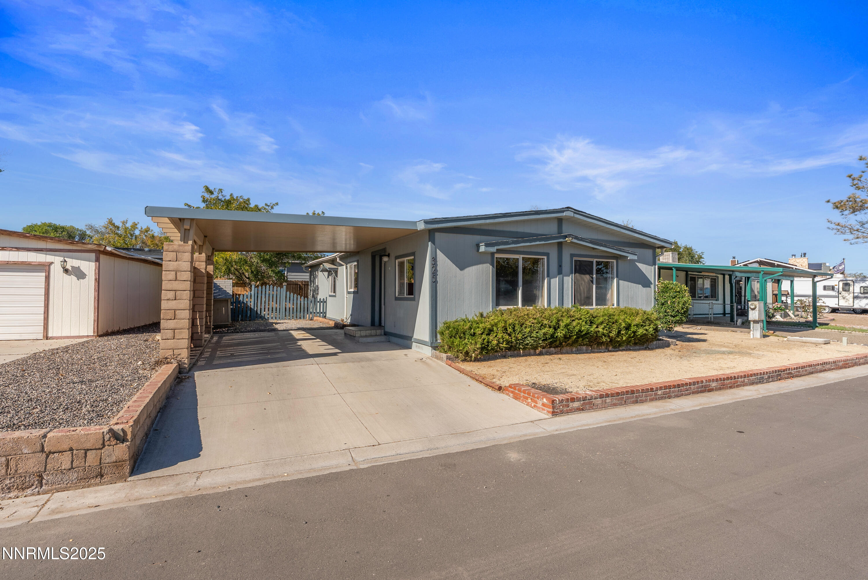 325 Parkland Way-100