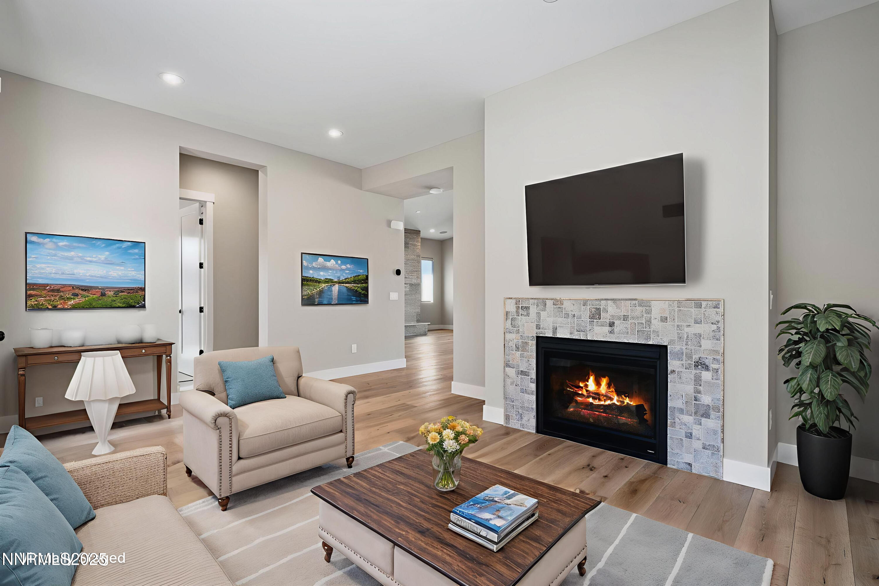 12-web-or-mls-_DSC9988 - Living Room - S