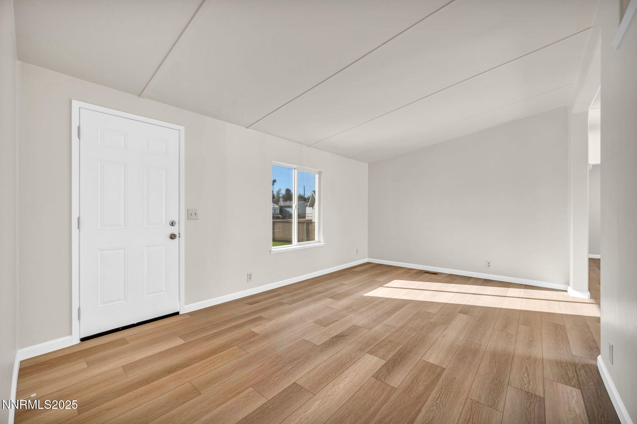 30-web-or-mls-415-vagabond-ct