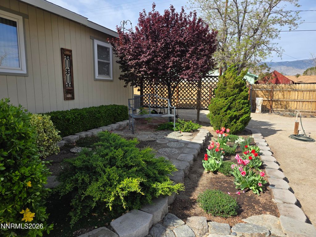 Photo of 359 E Street, Hawthorne, NV 89415 (MLS # 260005197)