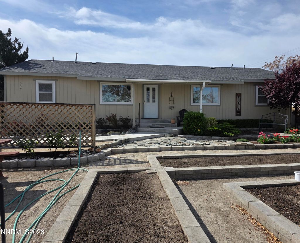 Photo of 359 E Street, Hawthorne, NV 89415 (MLS # 260005197)
