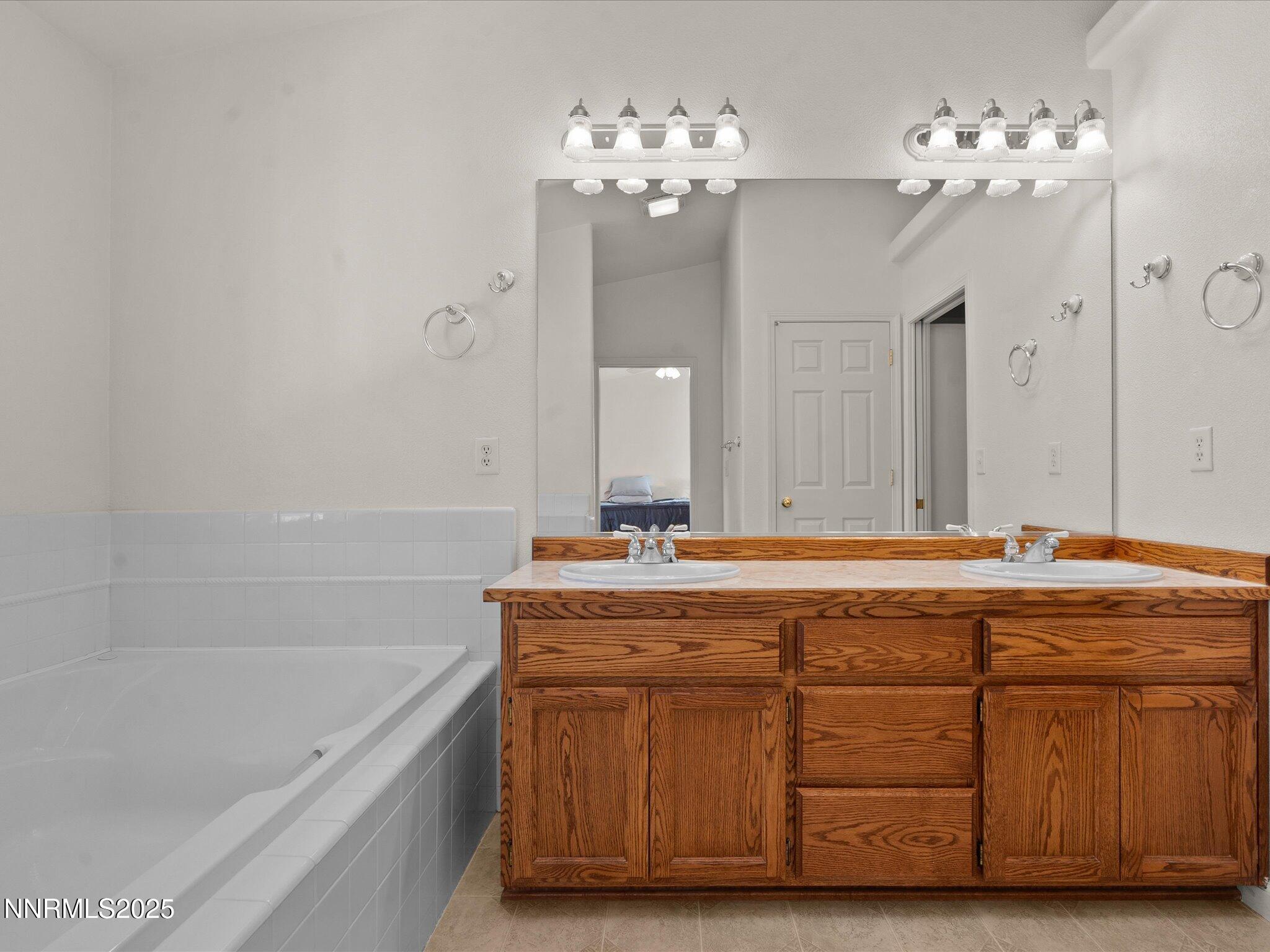 24-211 Bridle Path Way-123