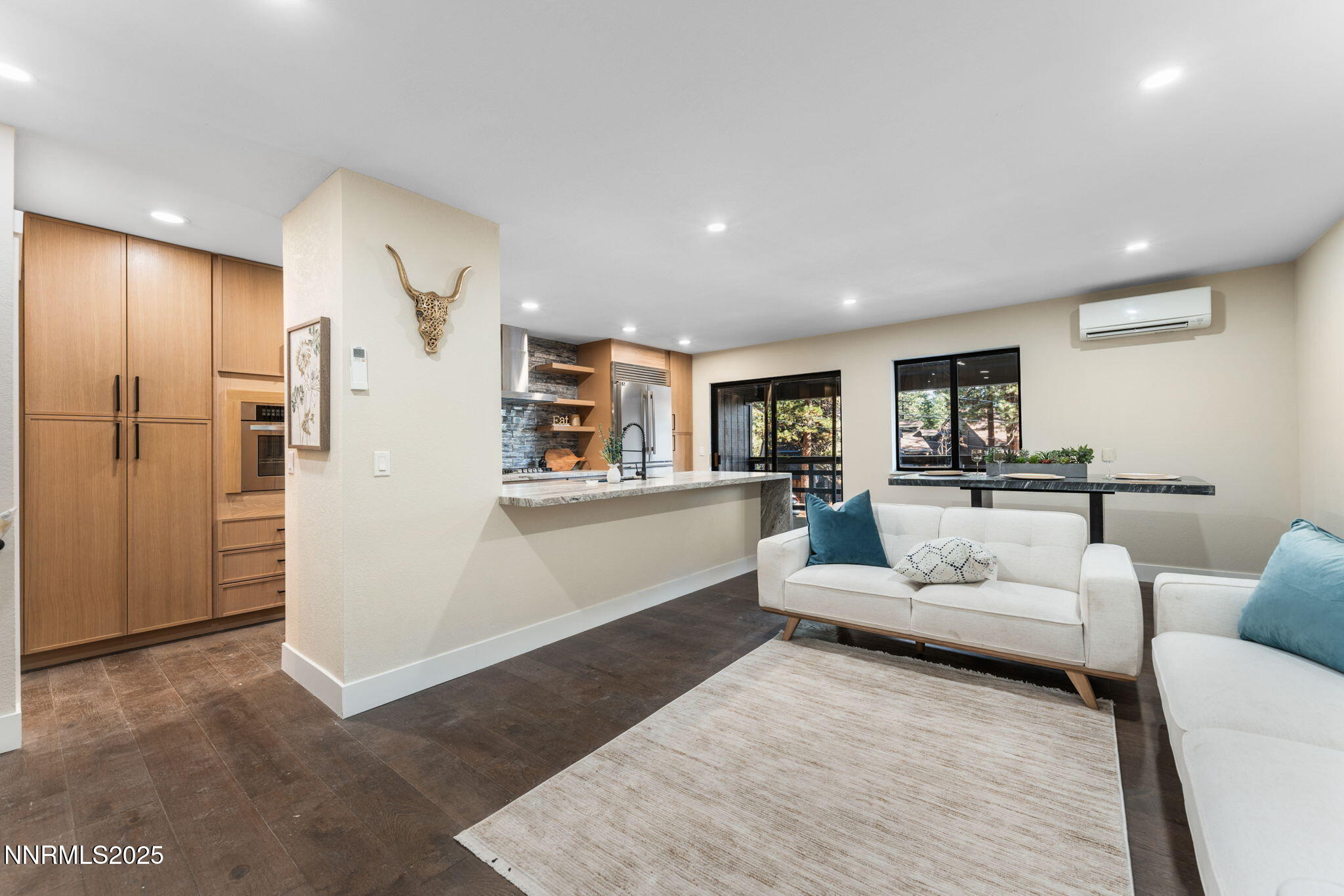 8-web-or-mls-221 Lark-9