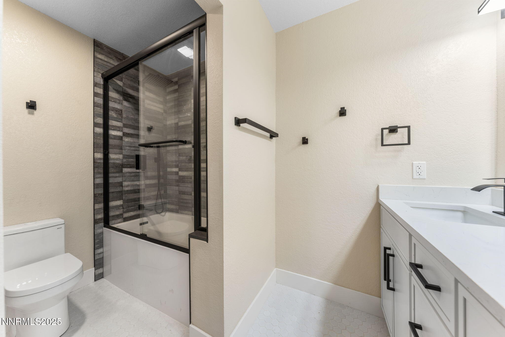 12-web-or-mls-221 Lark-14