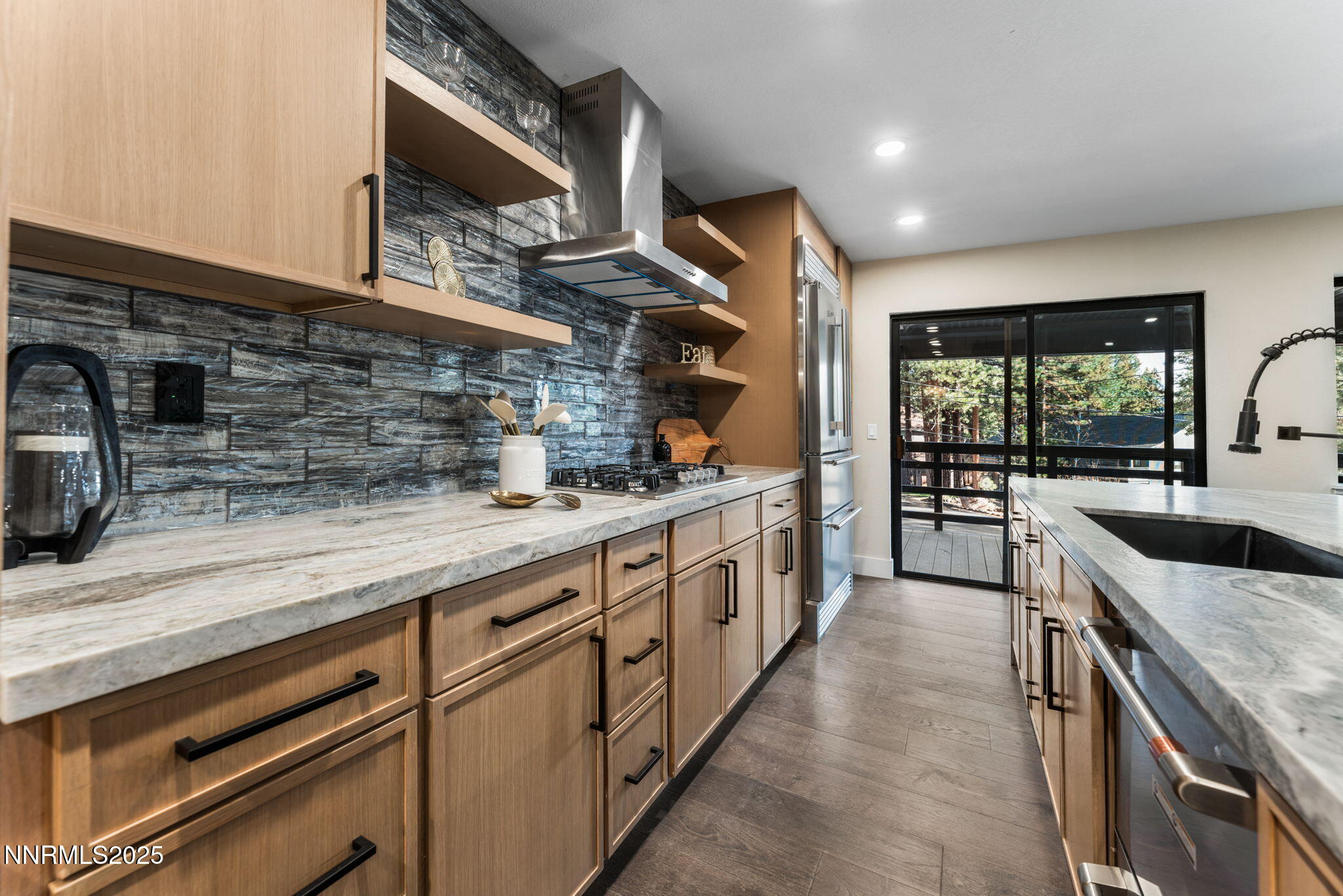 4-web-or-mls-221 Lark-4